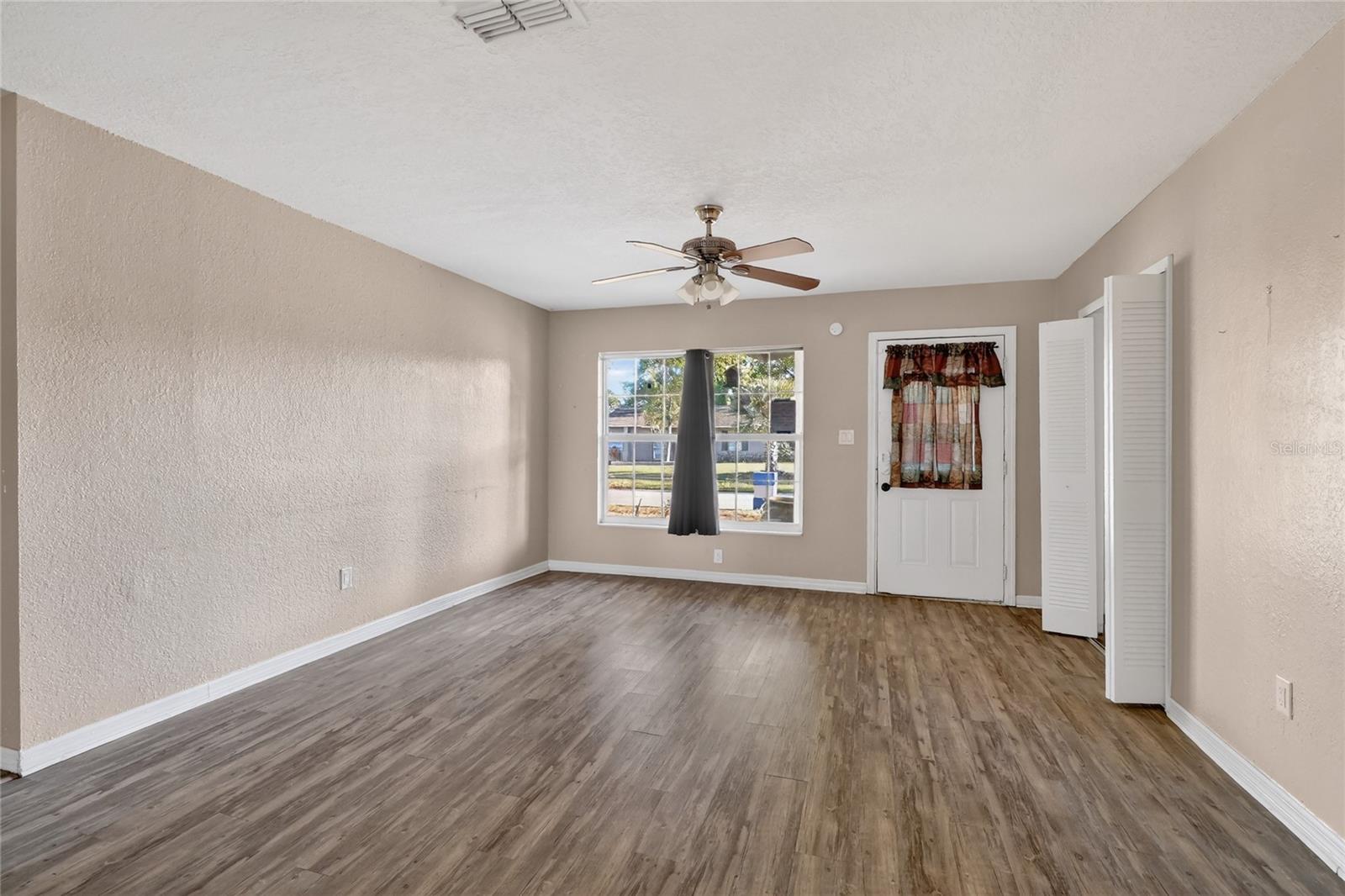 Image 9 of 48 For 2715 Elmhurst Circle