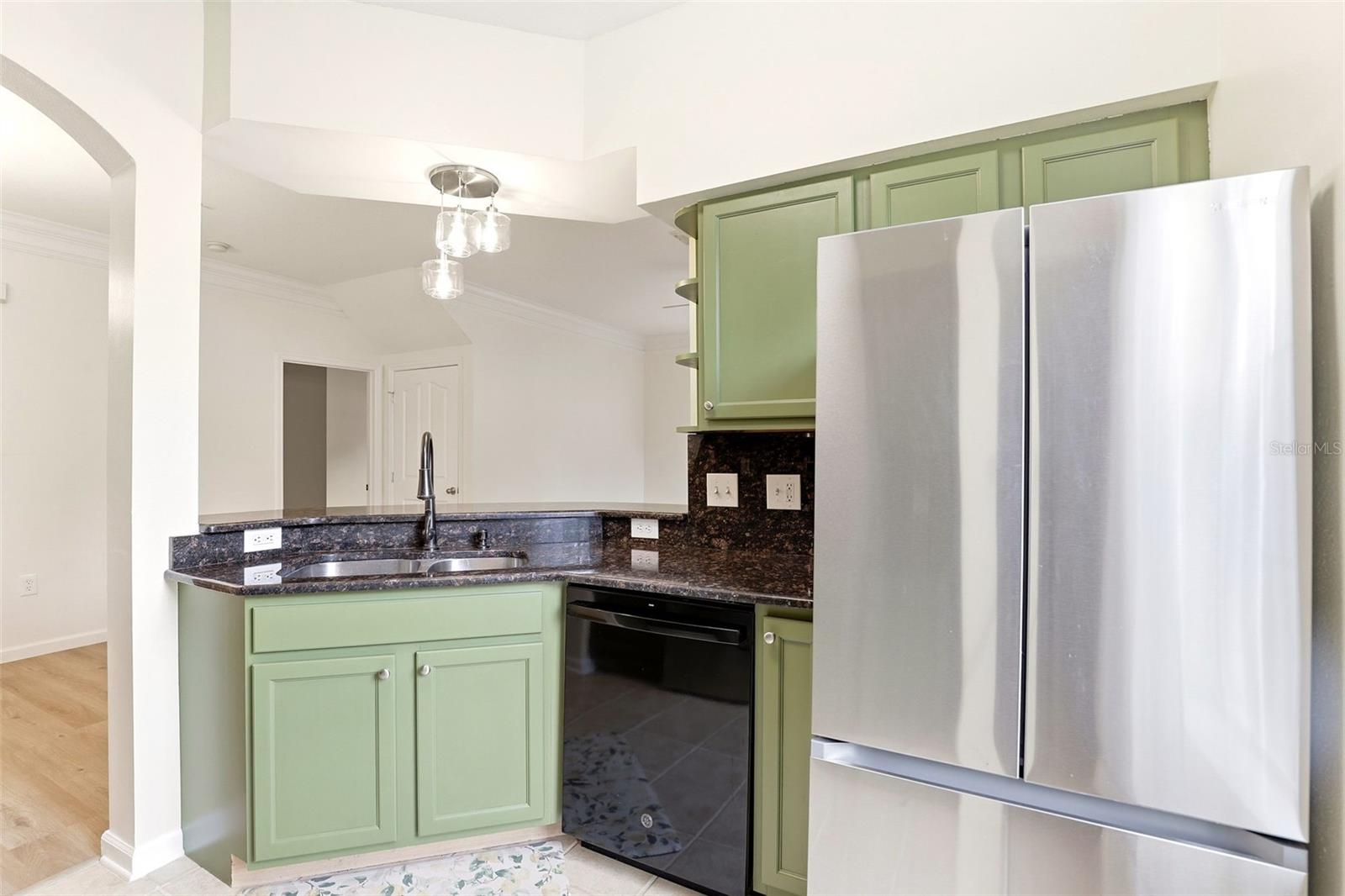 Image 13 of 41 For 6010 Newport Lane 103