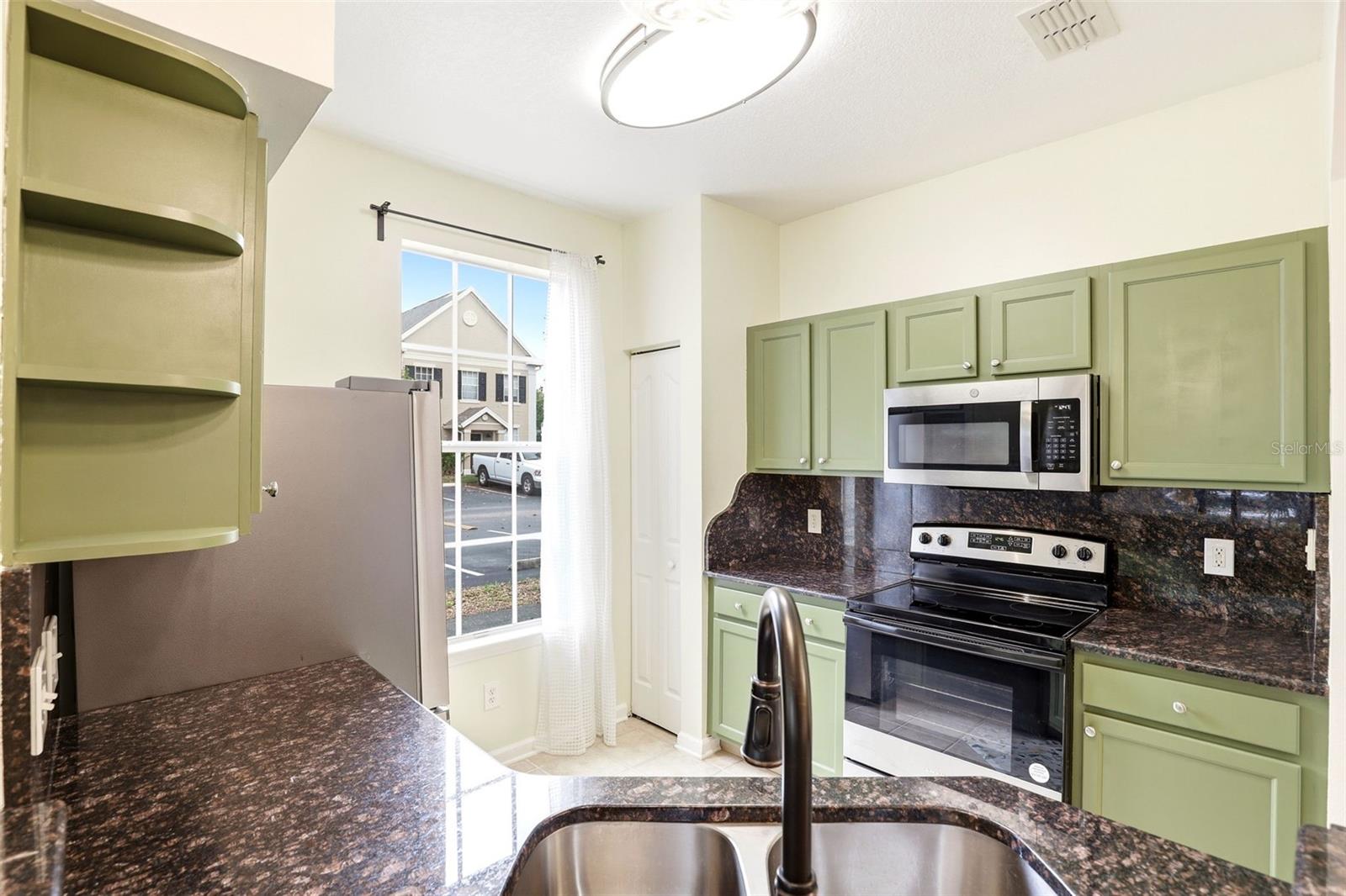 Image 15 of 41 For 6010 Newport Lane 103