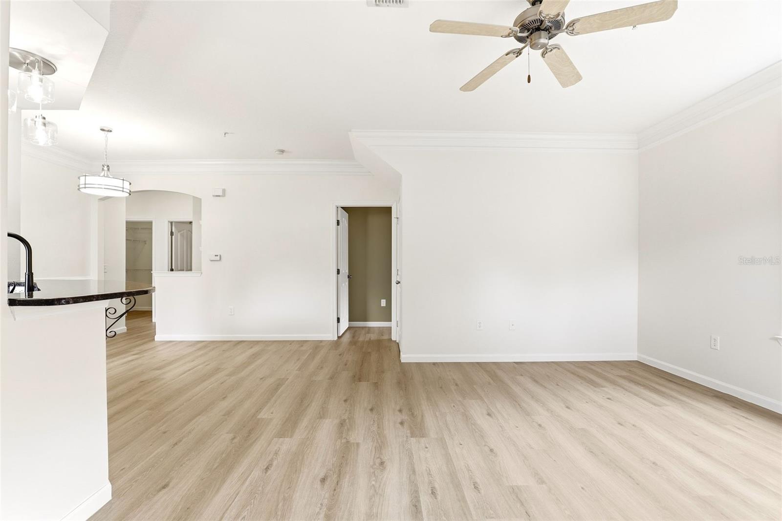 Image 16 of 41 For 6010 Newport Lane 103