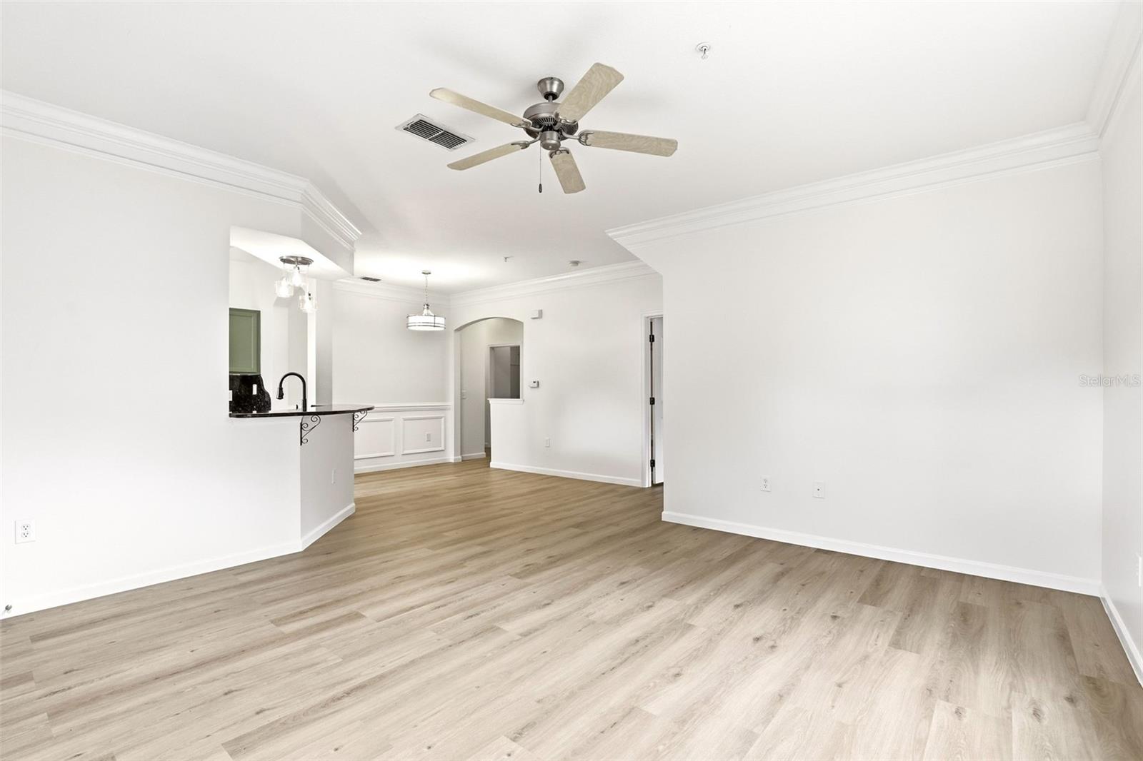 Image 17 of 41 For 6010 Newport Lane 103