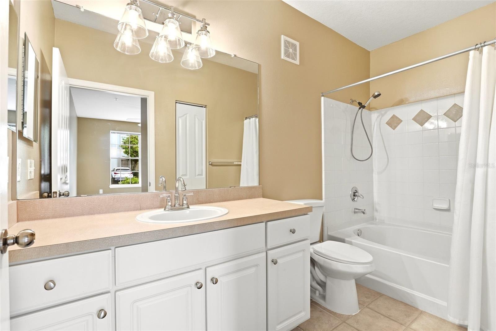 Image 20 of 41 For 6010 Newport Lane 103