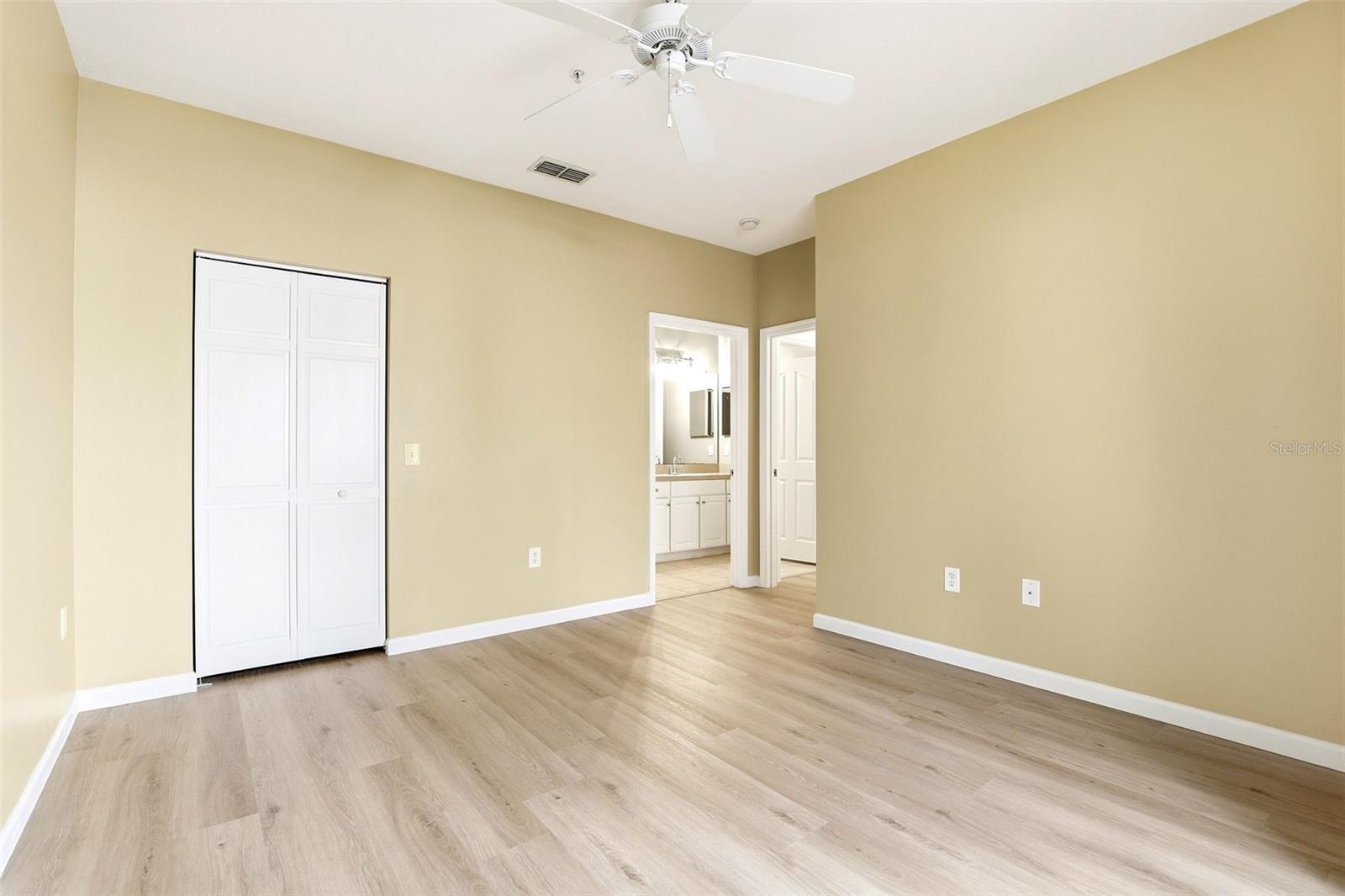 Image 28 of 41 For 6010 Newport Lane 103