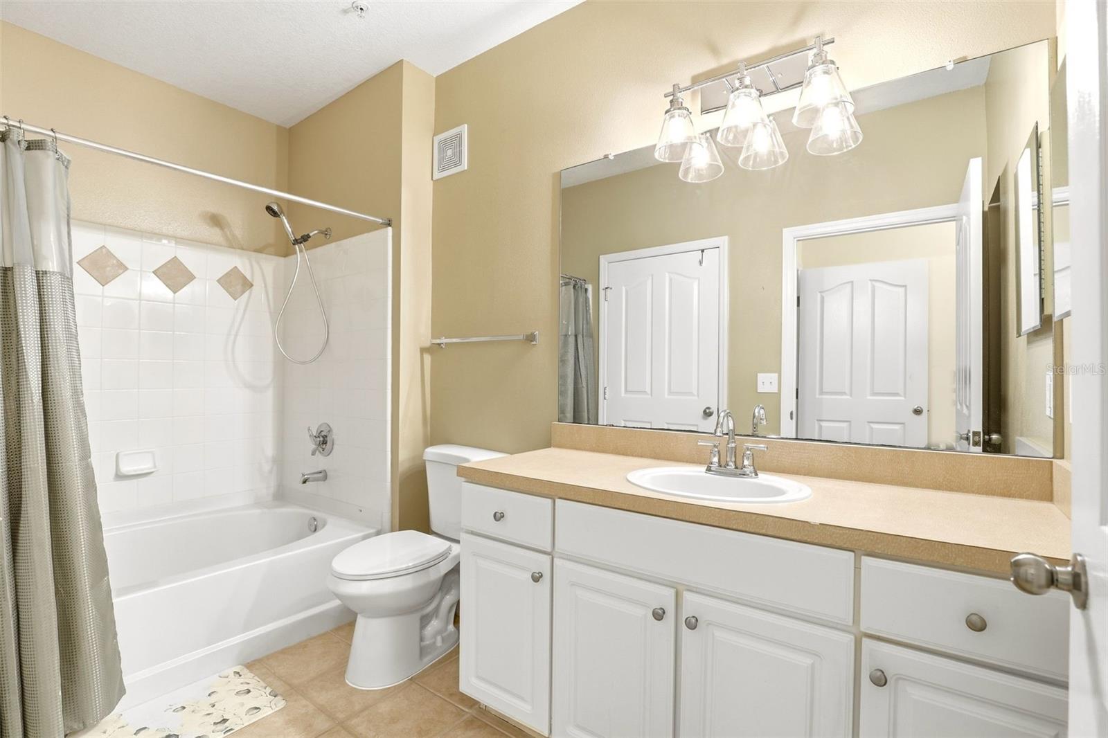 Image 30 of 41 For 6010 Newport Lane 103