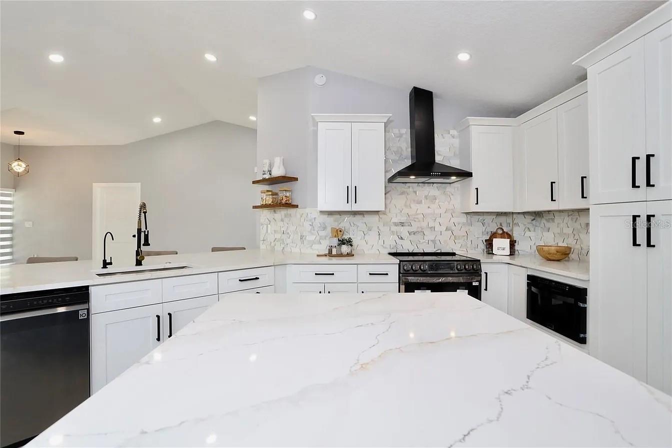 Image 23 of 44 For 2913 Eagle Lake Drive