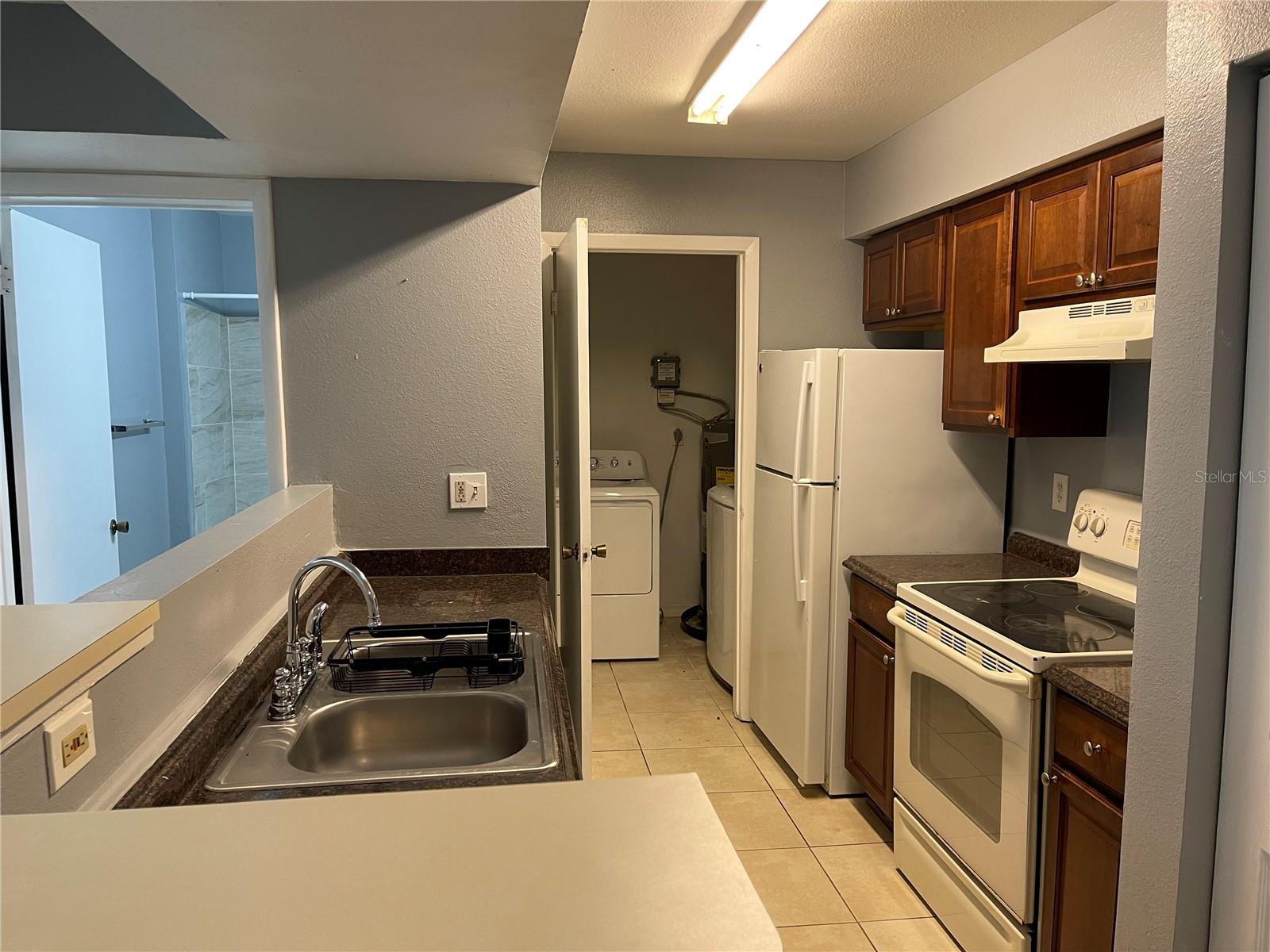 Image 3 of 10 For 3004 Parkway Boulevard 103