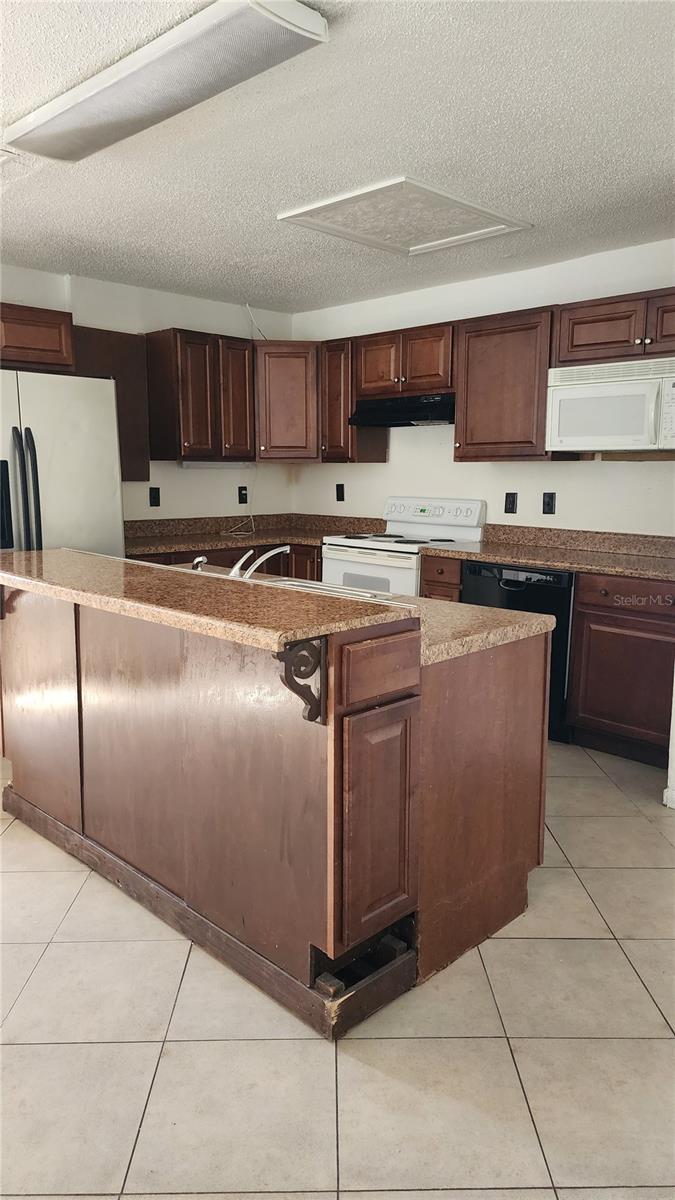 Image 3 of 11 For 5015 Edmee Circle