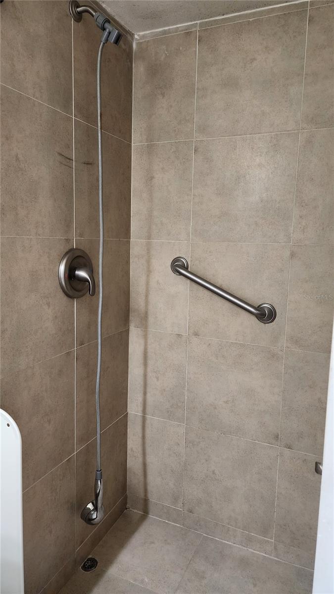 Image 7 of 11 For 5015 Edmee Circle