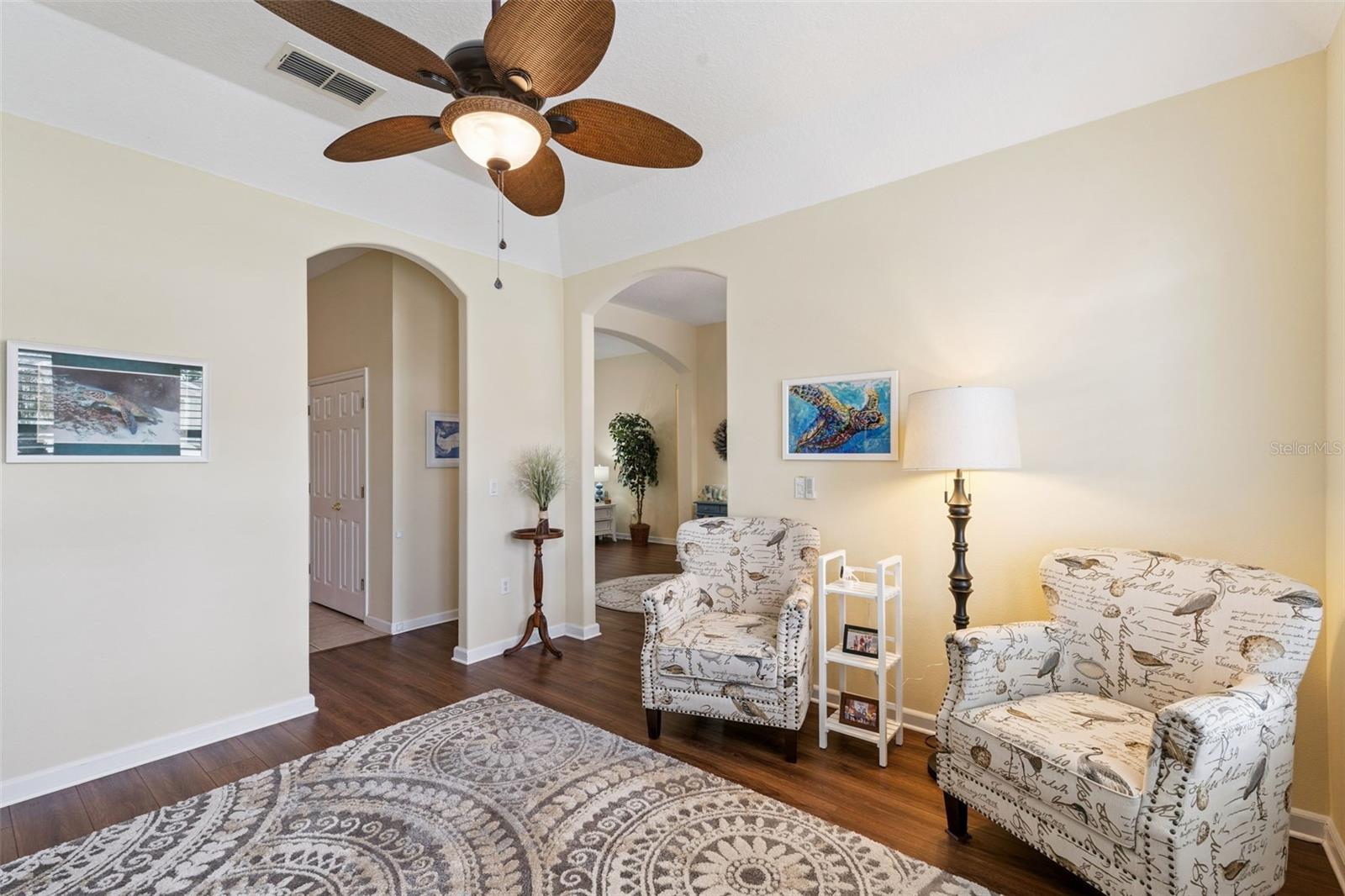 Image 10 of 57 For 331 North Hampton Dr