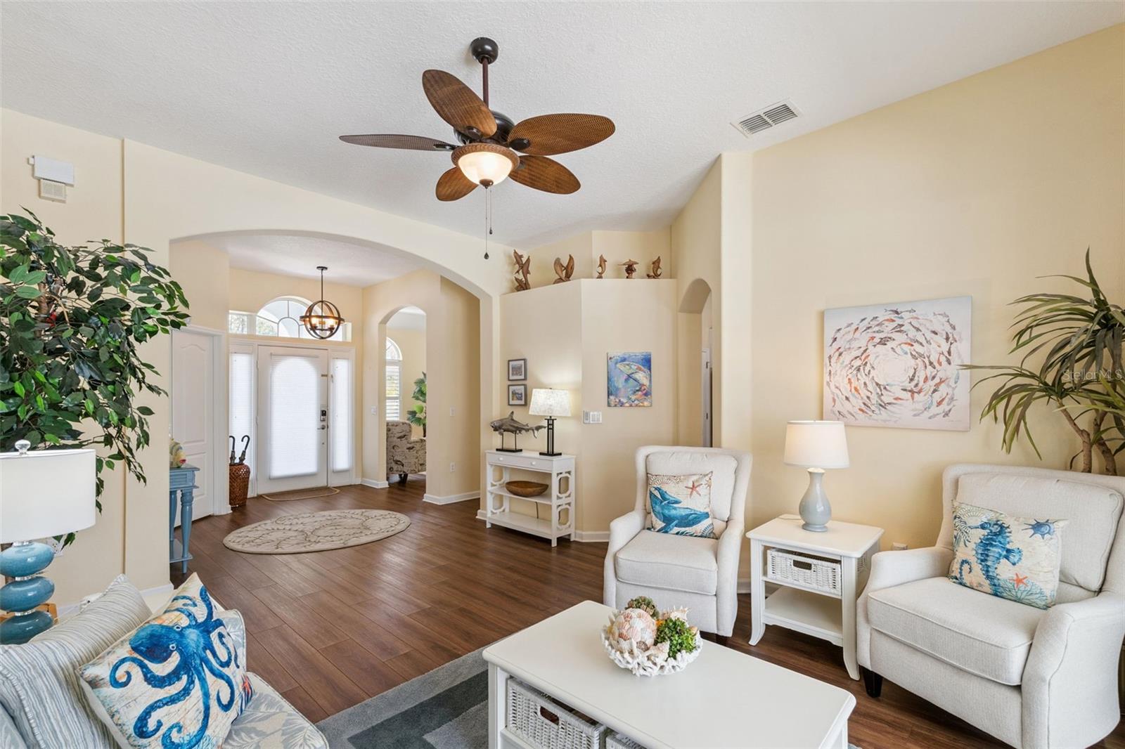 Image 11 of 57 For 331 North Hampton Dr