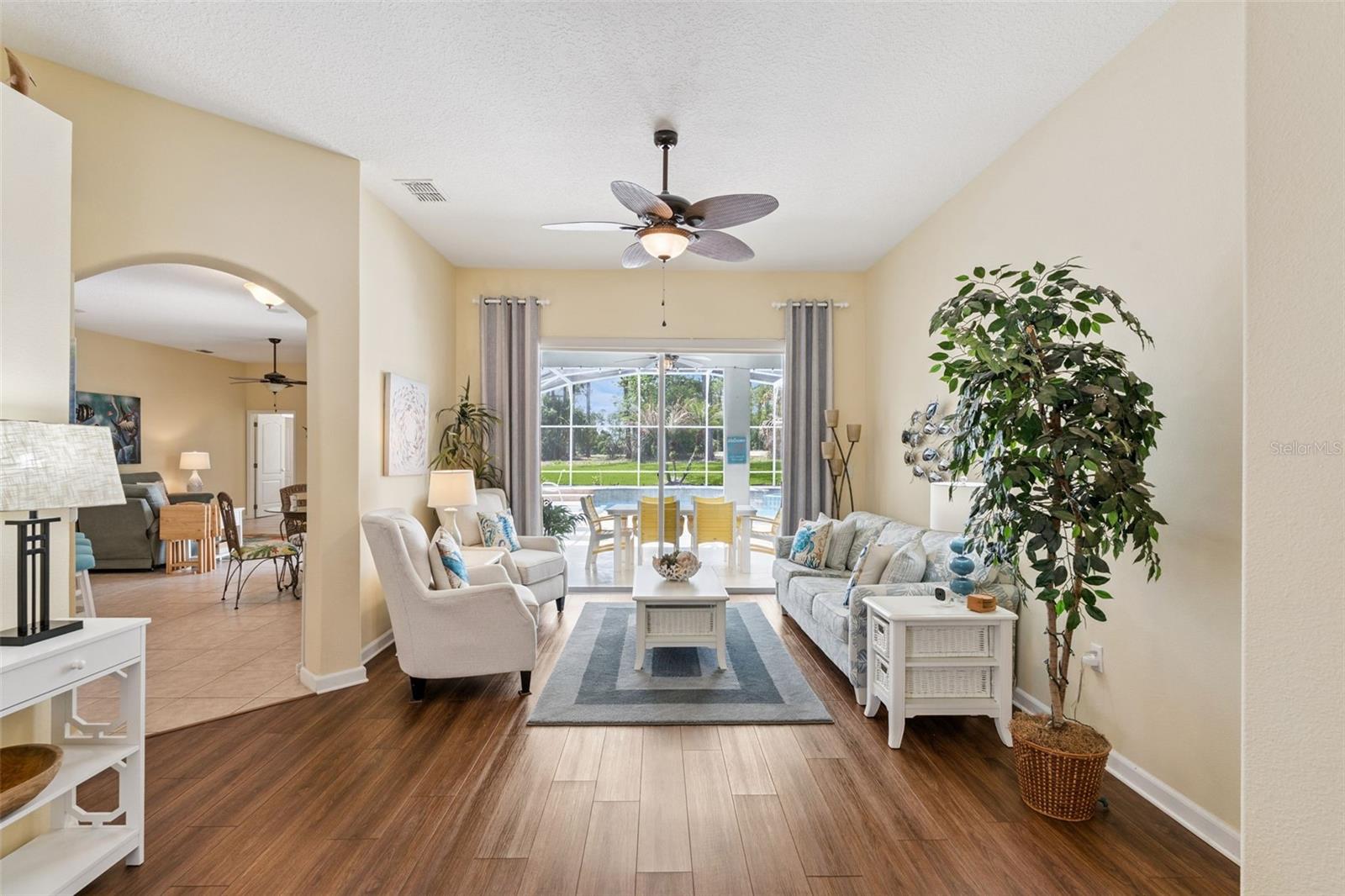 Image 12 of 57 For 331 North Hampton Dr