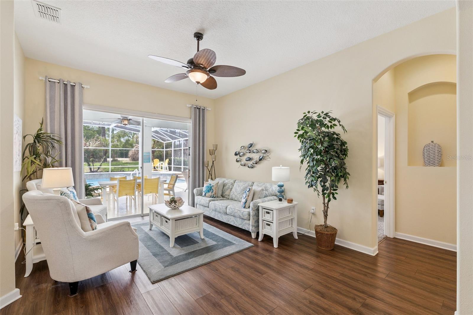 Image 14 of 57 For 331 North Hampton Dr