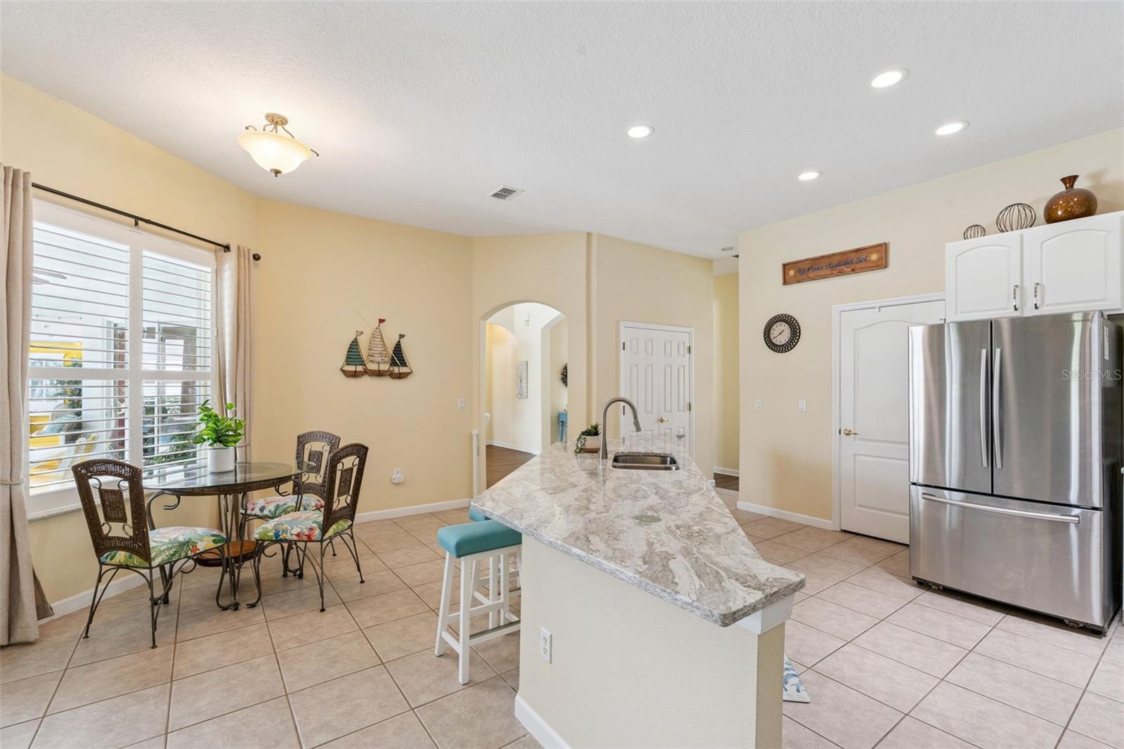 Image 16 of 57 For 331 North Hampton Dr