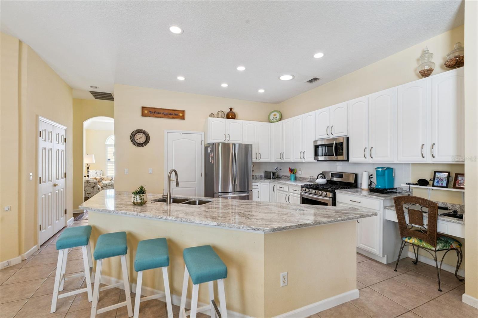 Image 18 of 57 For 331 North Hampton Dr