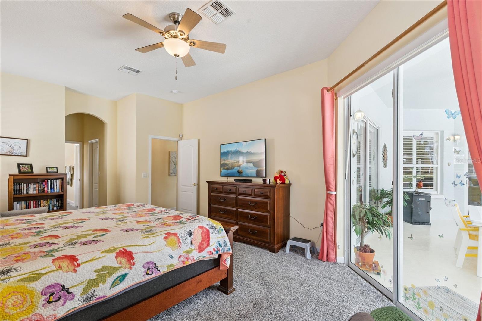 Image 31 of 57 For 331 North Hampton Dr