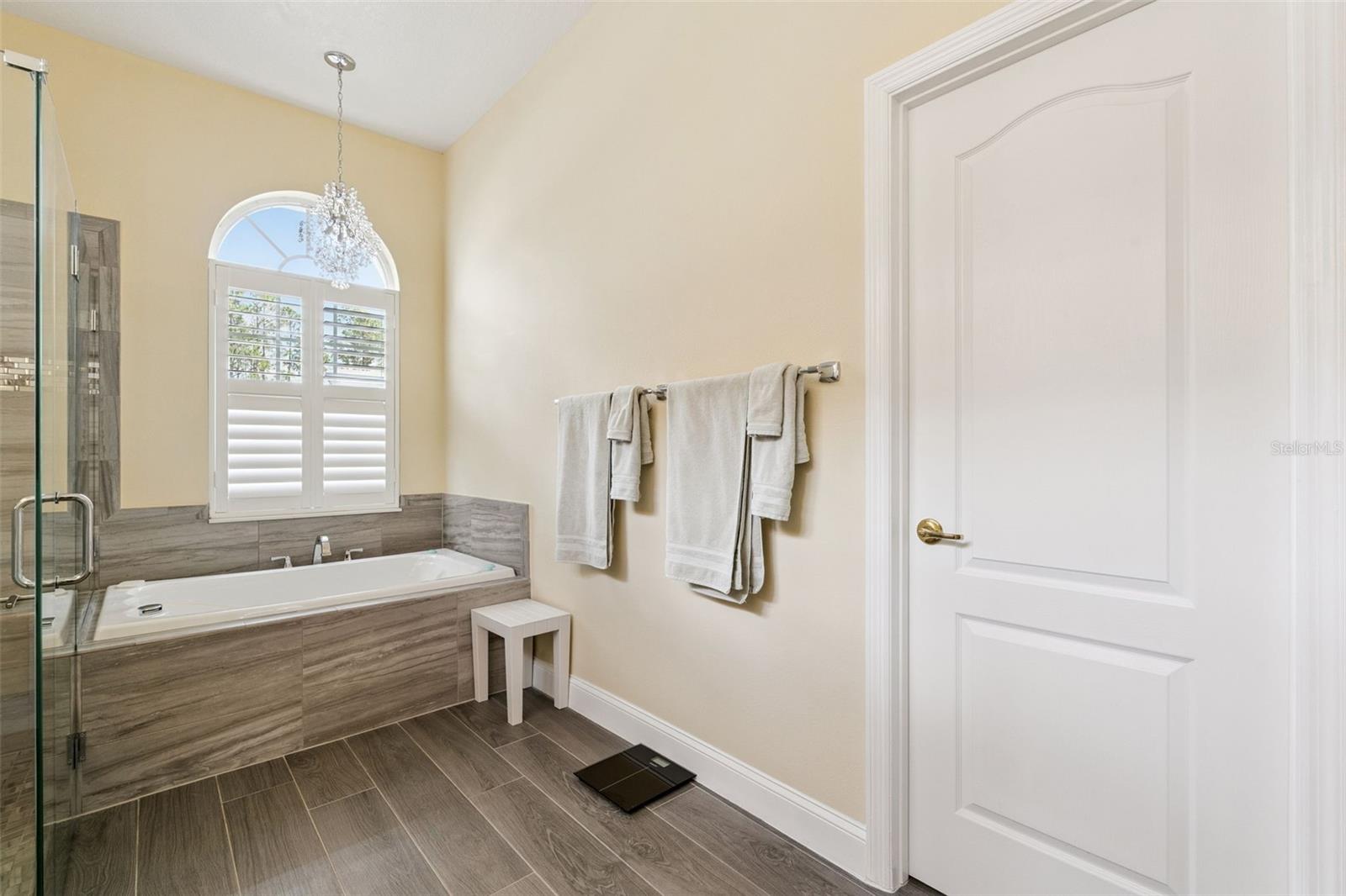 Image 33 of 57 For 331 North Hampton Dr