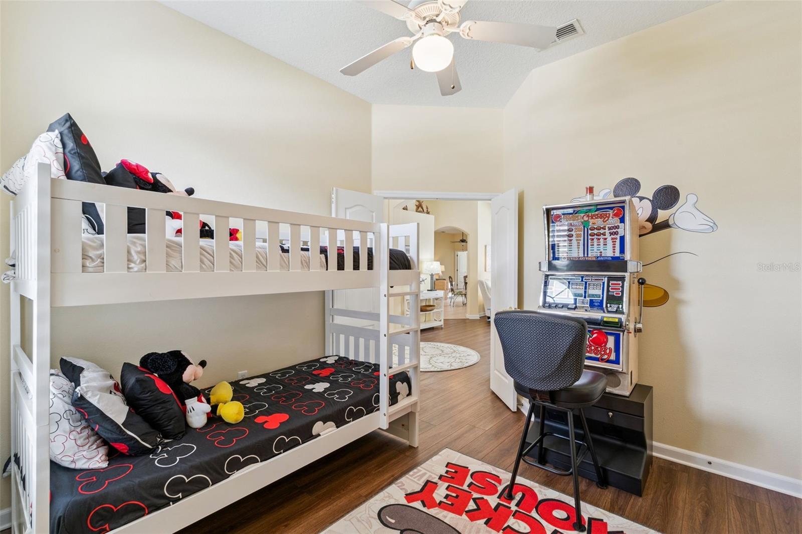 Image 36 of 57 For 331 North Hampton Dr