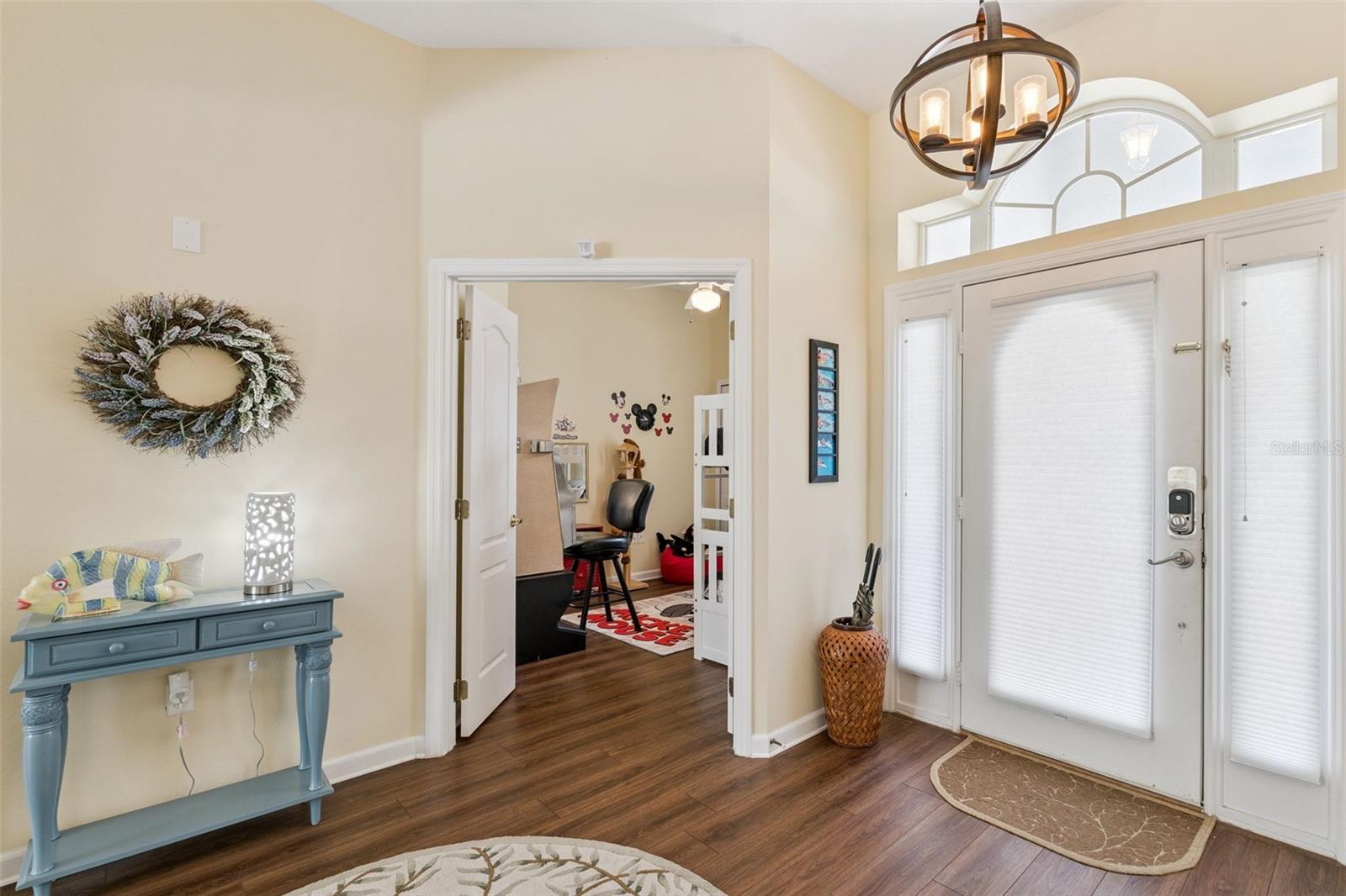 Image 5 of 57 For 331 North Hampton Dr