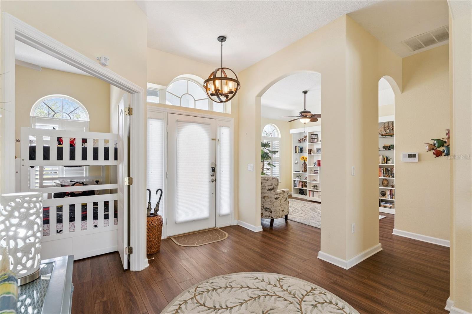 Image 6 of 57 For 331 North Hampton Dr