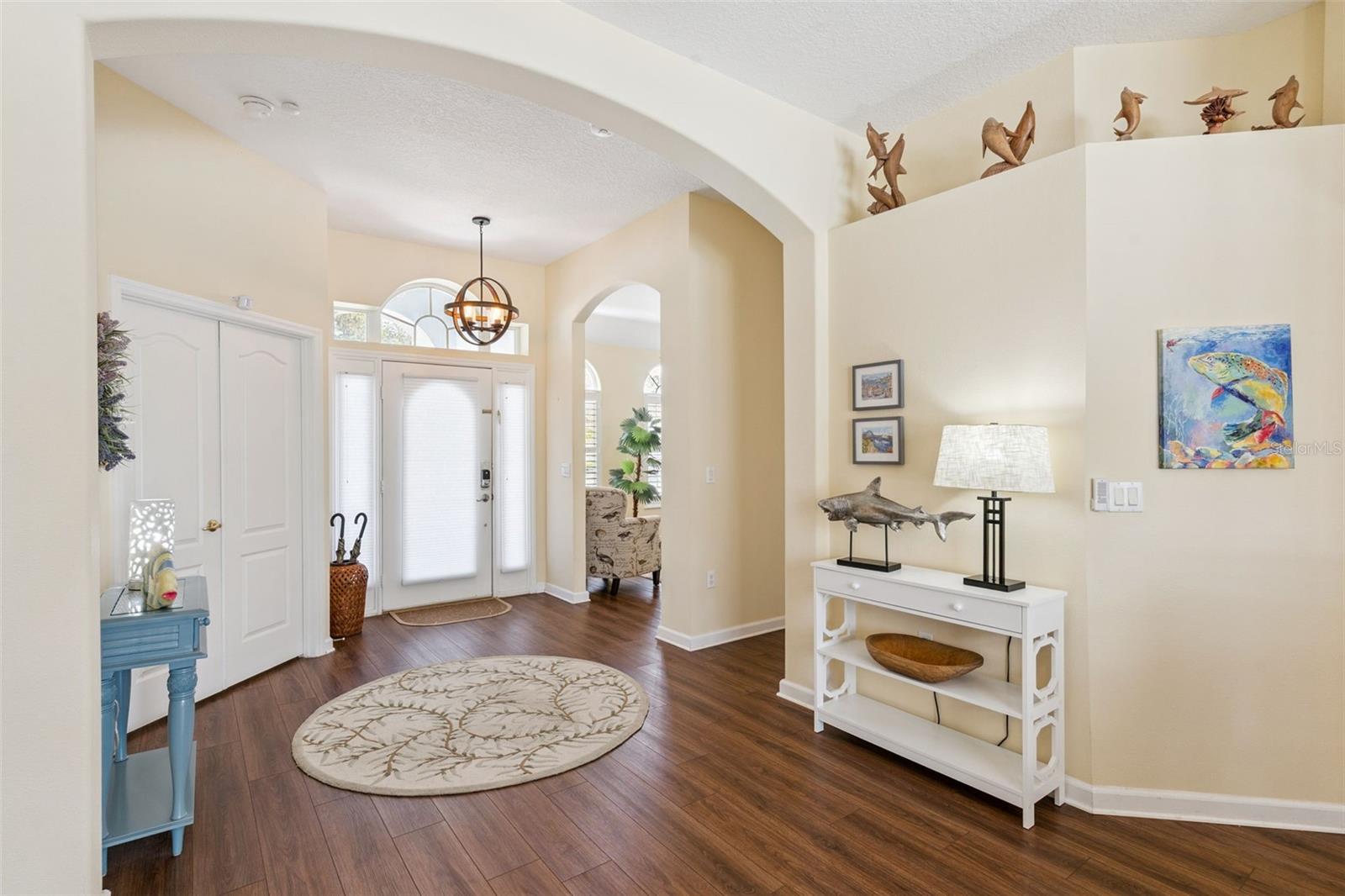 Image 7 of 57 For 331 North Hampton Dr