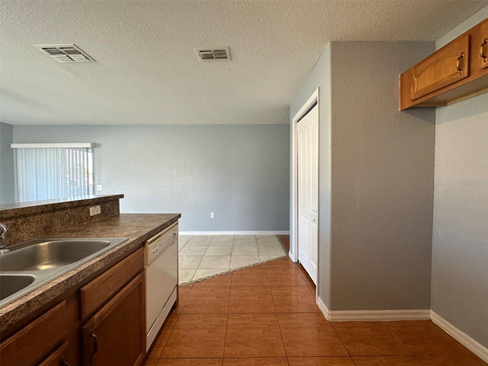 Image 6 of 25 For 662 Yak Court