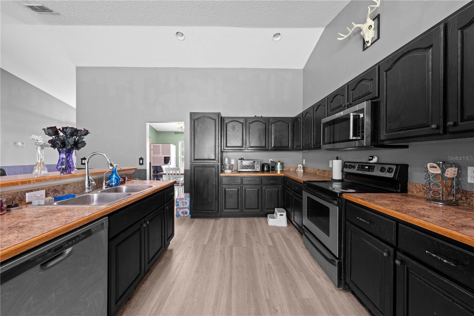 Image 11 of 33 For 1965 Mustang Court