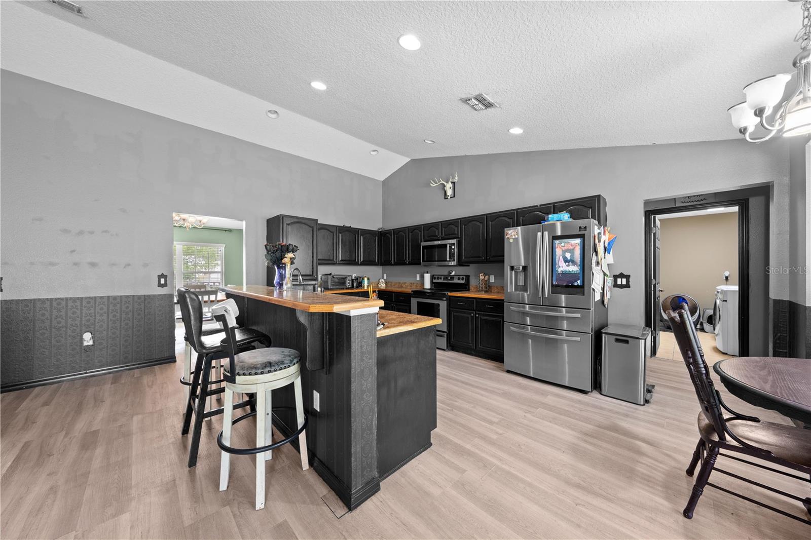 Image 13 of 33 For 1965 Mustang Court