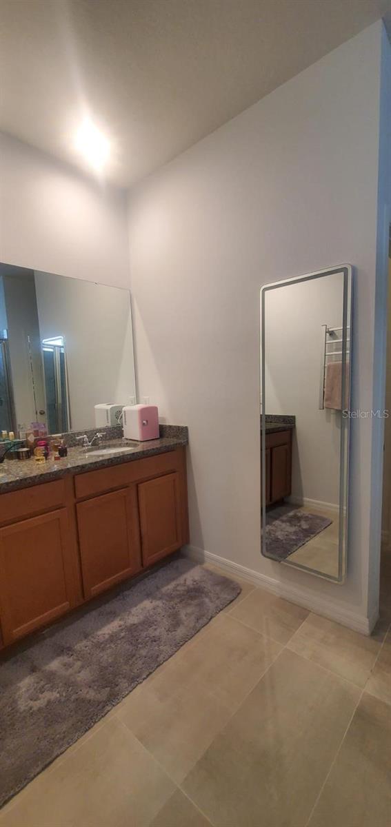 Image 21 of 38 For 11987 Globe Street