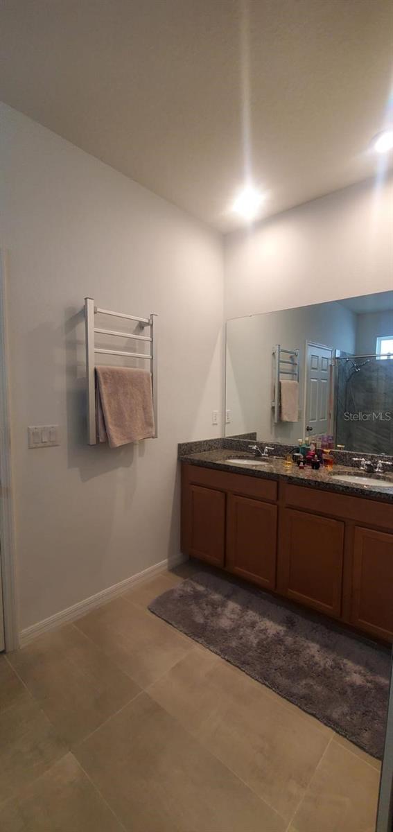 Image 22 of 38 For 11987 Globe Street