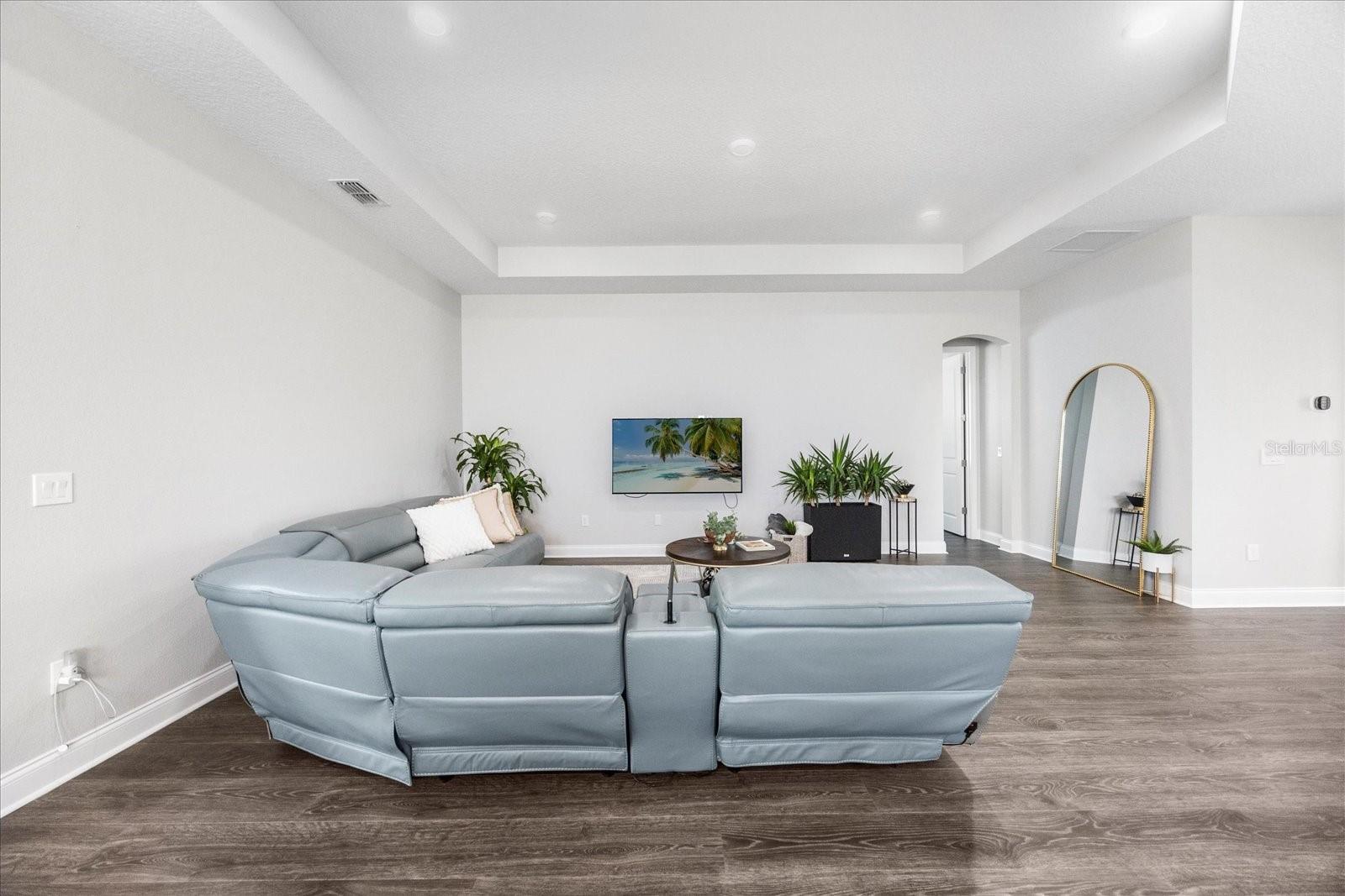 Image 5 of 45 For 8626 Dubochet Street