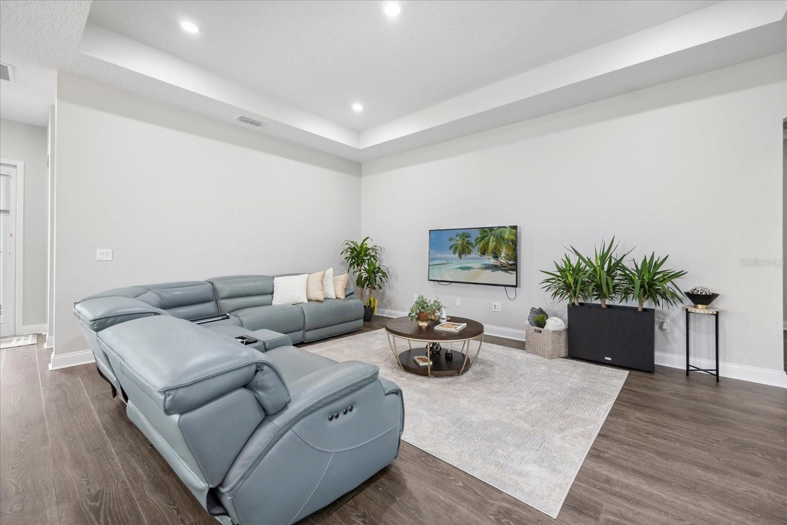 Image 6 of 45 For 8626 Dubochet Street