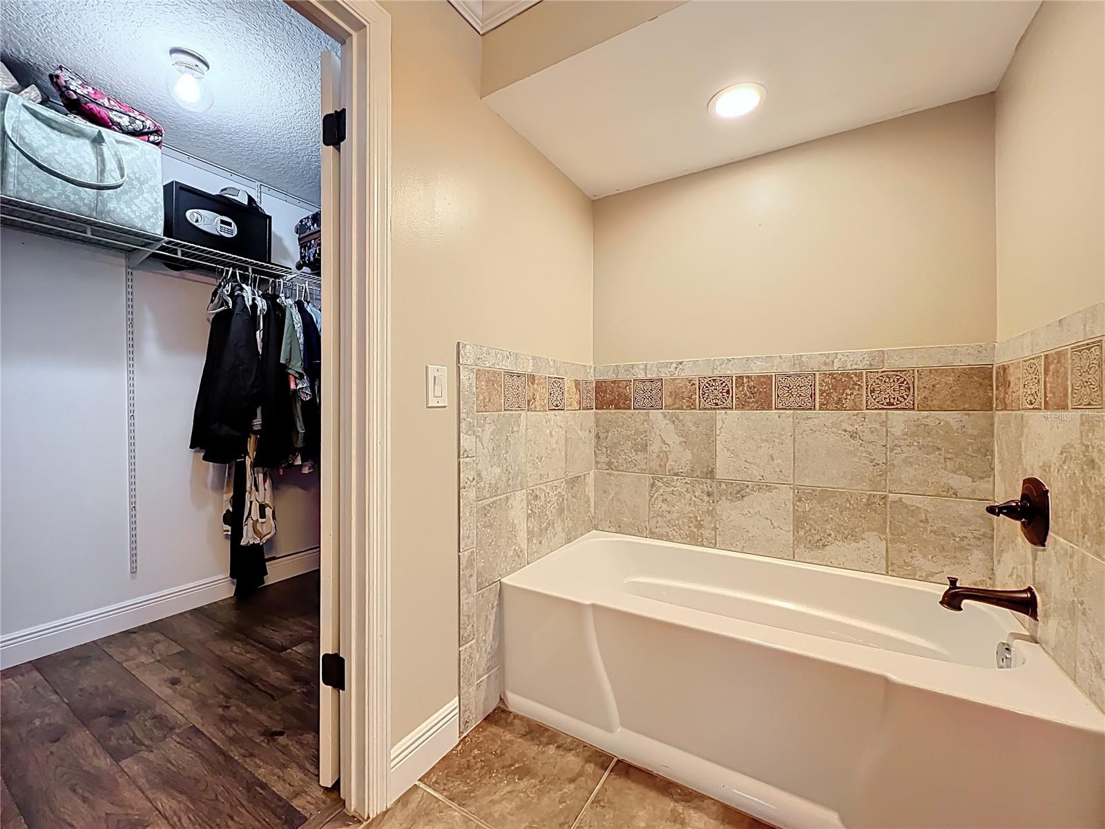 Image 29 of 44 For 6229 Silver Glen Court