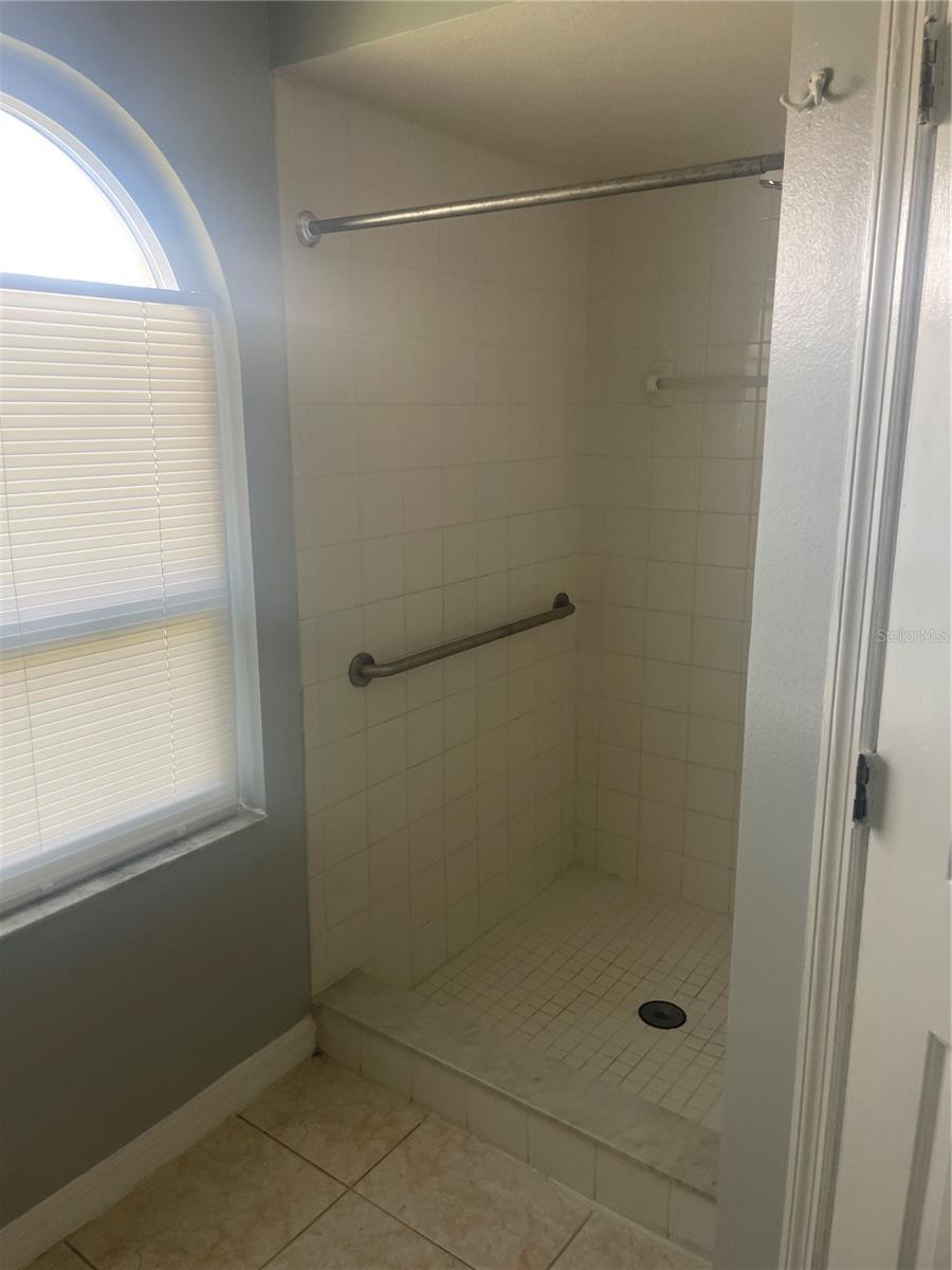 Image 14 of 45 For 116 Crescent Court