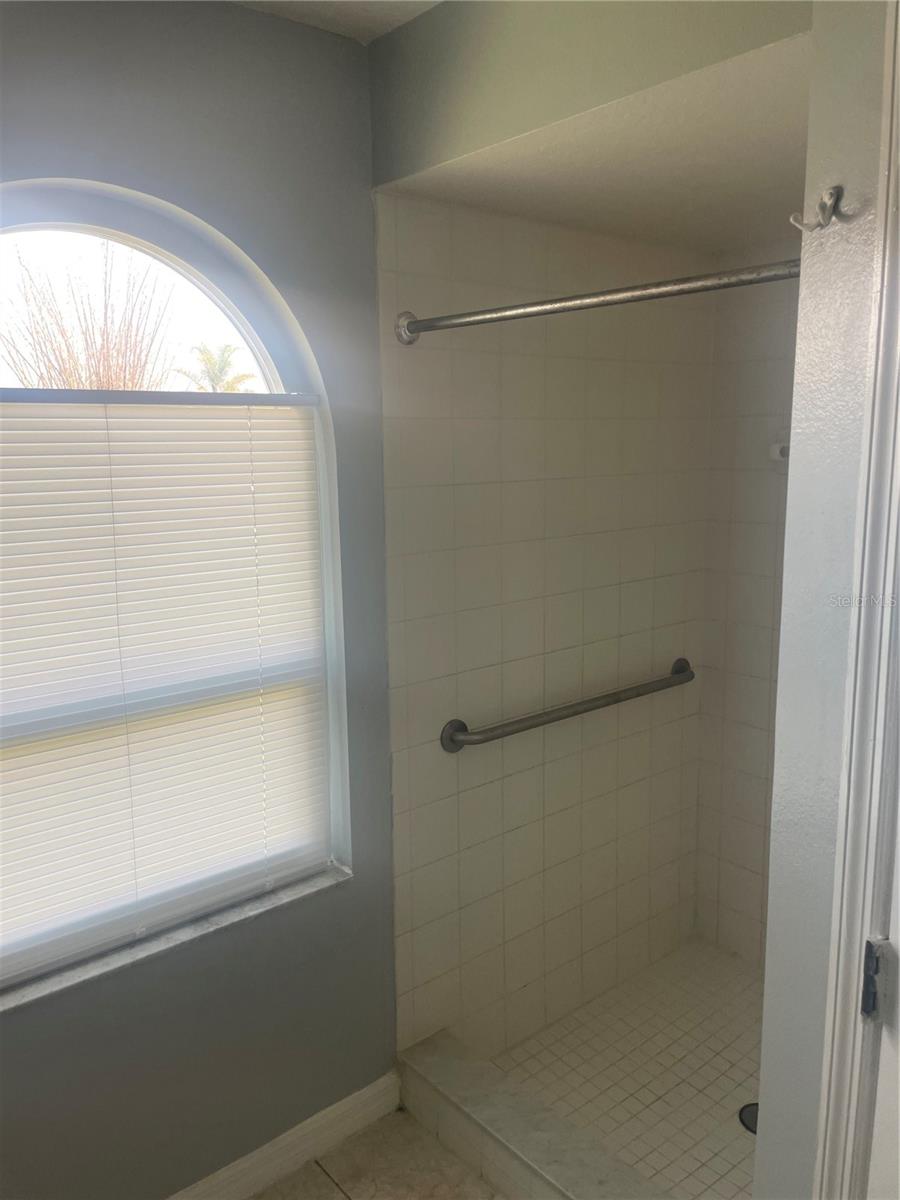 Image 17 of 45 For 116 Crescent Court