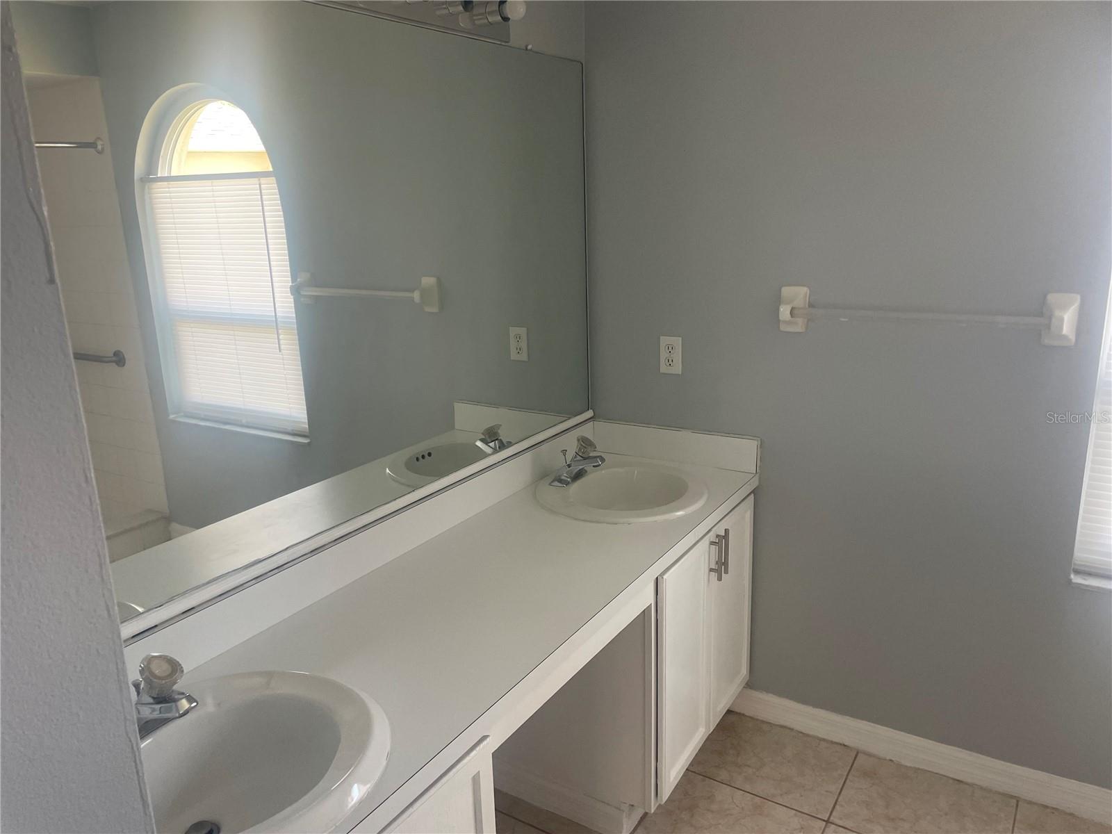 Image 18 of 45 For 116 Crescent Court