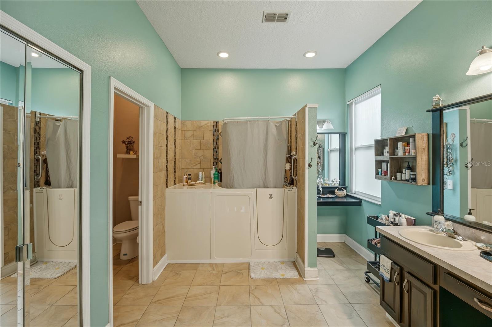 Image 21 of 36 For 2664 Willow Glen Circle