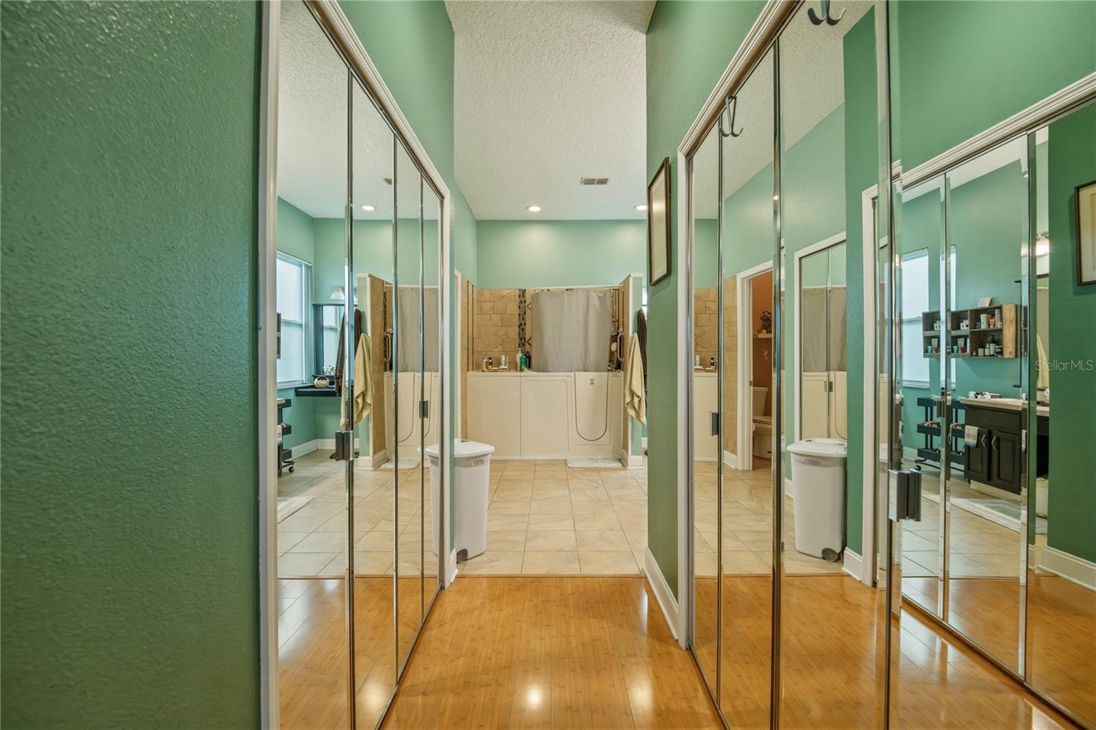 Image 23 of 36 For 2664 Willow Glen Circle