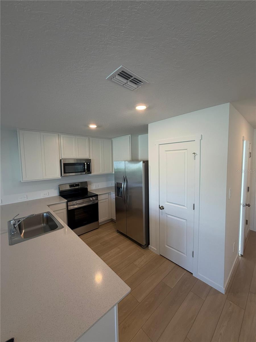 Image 3 of 12 For 824 Lynx Street