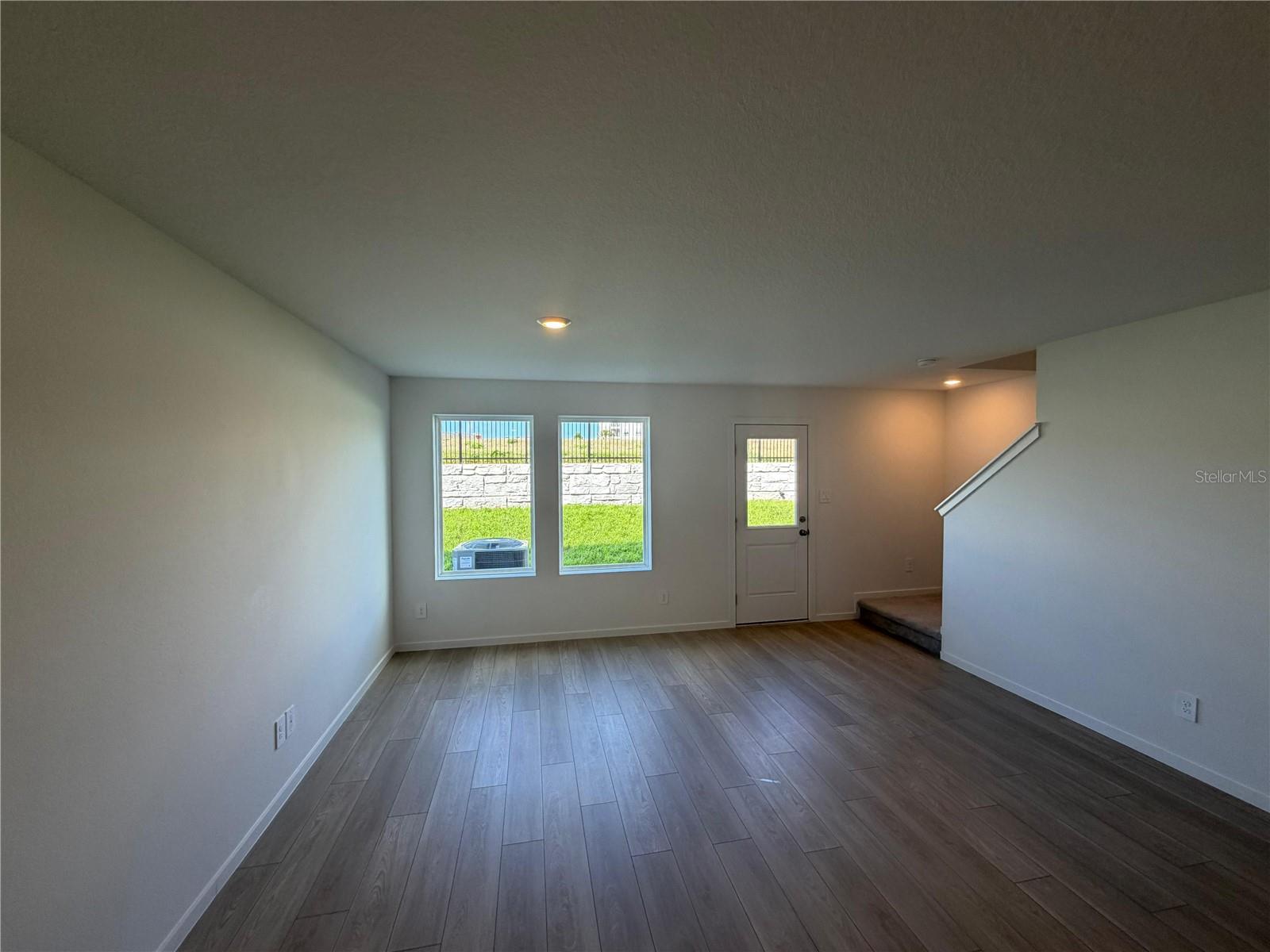 Image 5 of 12 For 824 Lynx Street