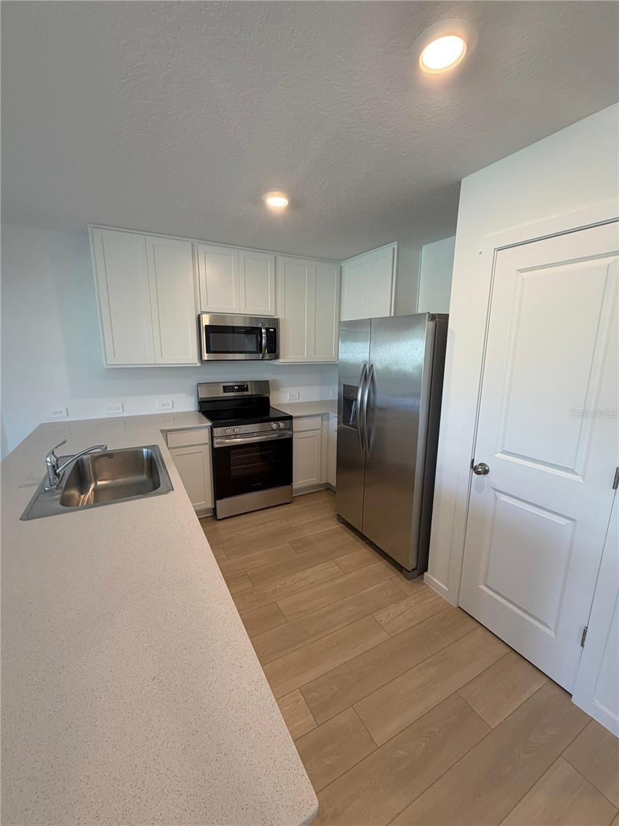 Image 6 of 12 For 824 Lynx Street
