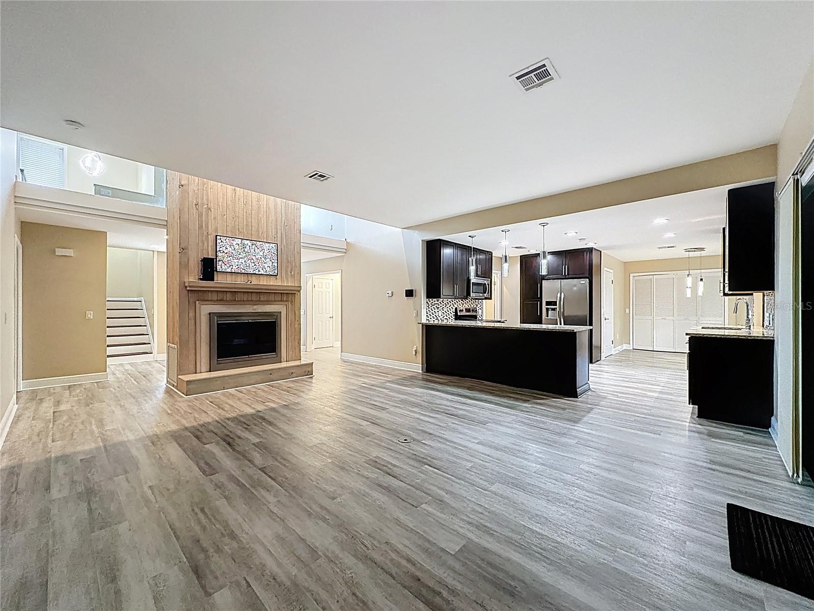 Image 11 of 92 For 6846 Lake View Drive