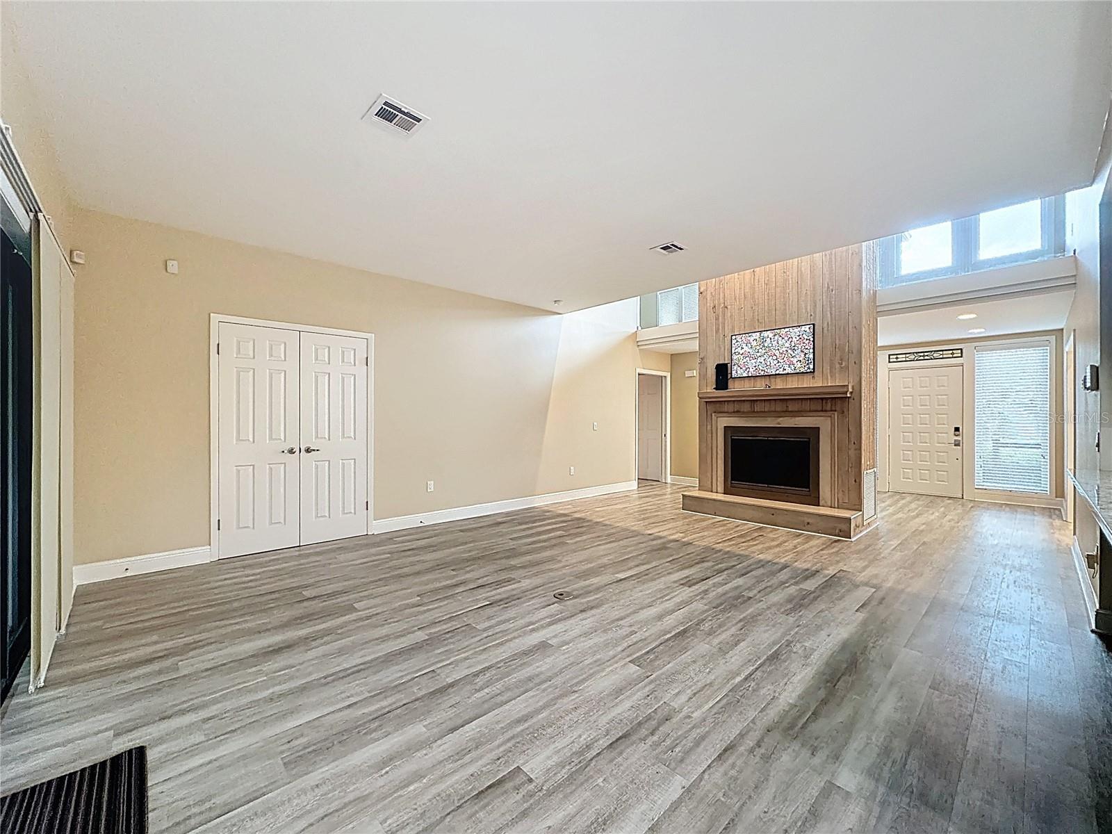 Image 12 of 92 For 6846 Lake View Drive