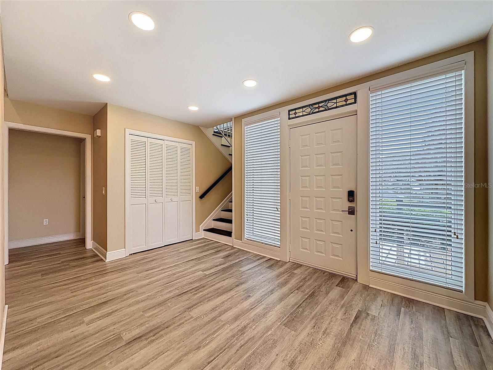 Image 14 of 92 For 6846 Lake View Drive