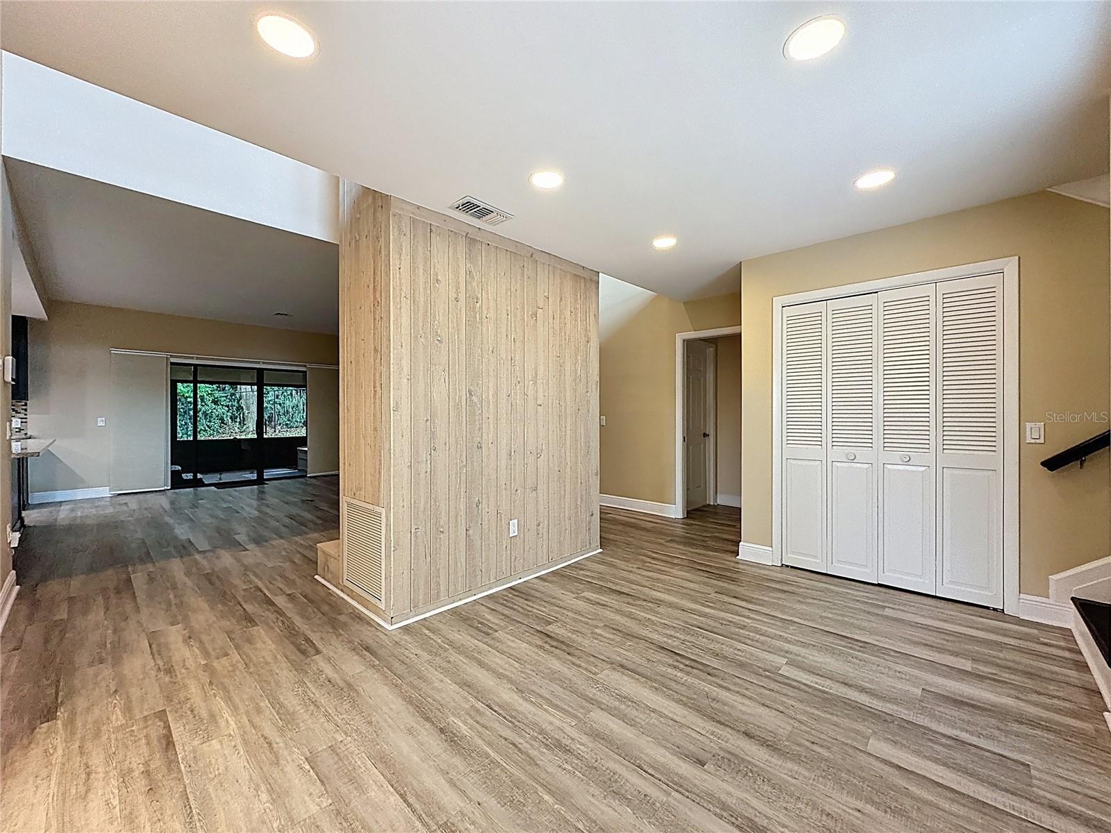 Image 15 of 92 For 6846 Lake View Drive