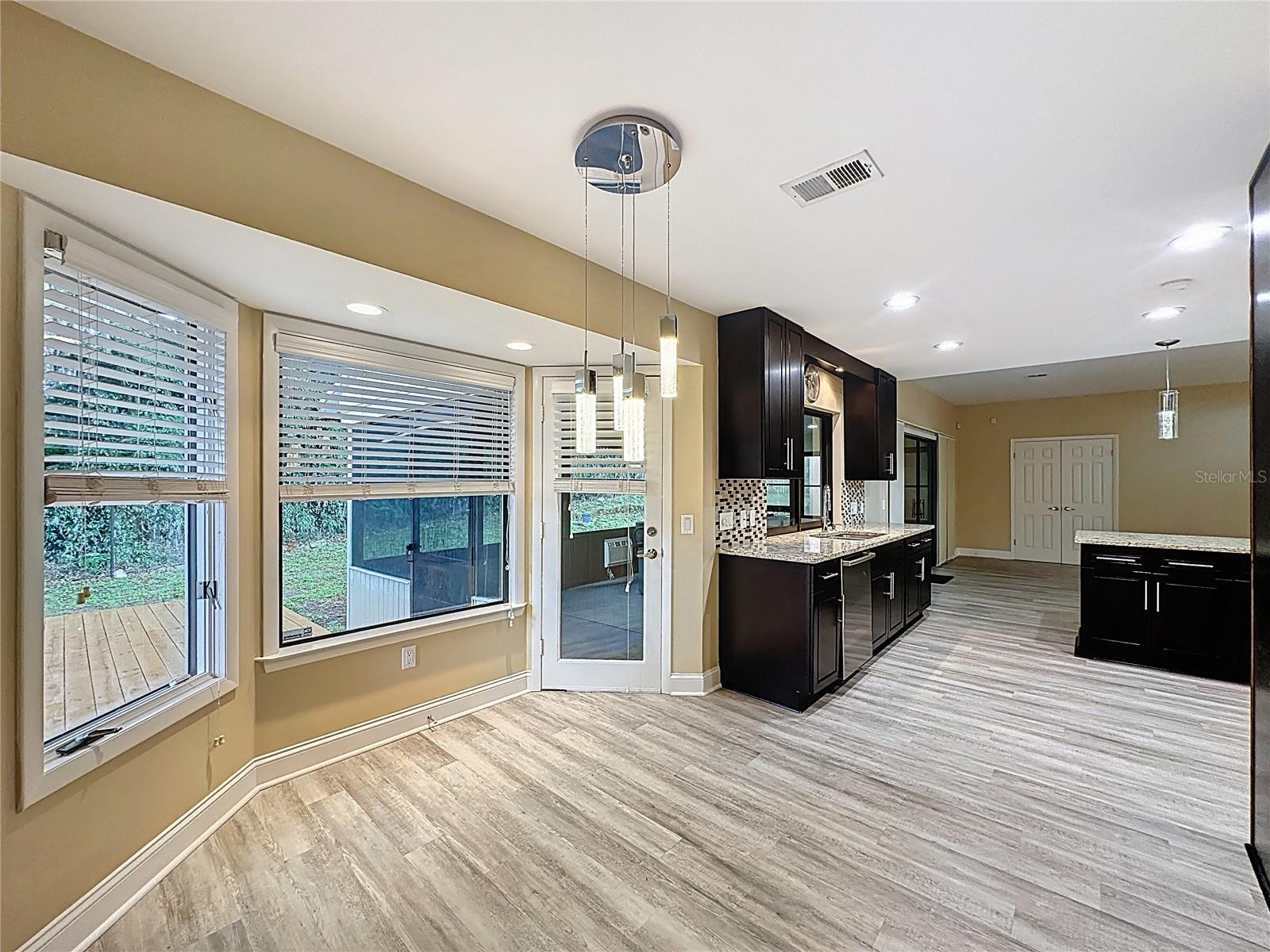 Image 18 of 92 For 6846 Lake View Drive