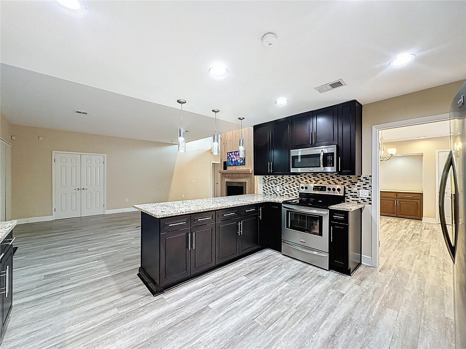 Image 19 of 92 For 6846 Lake View Drive