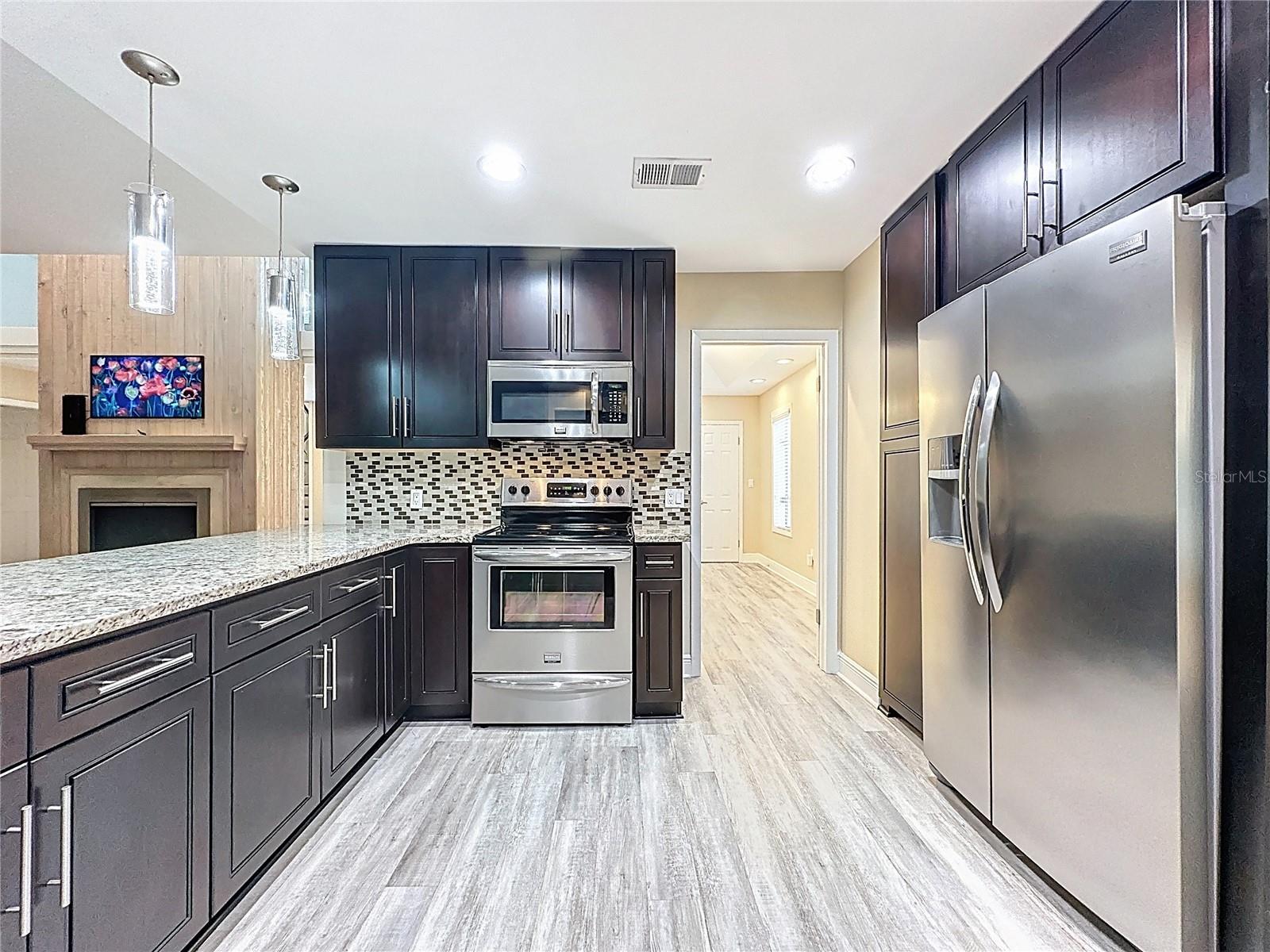 Image 20 of 92 For 6846 Lake View Drive