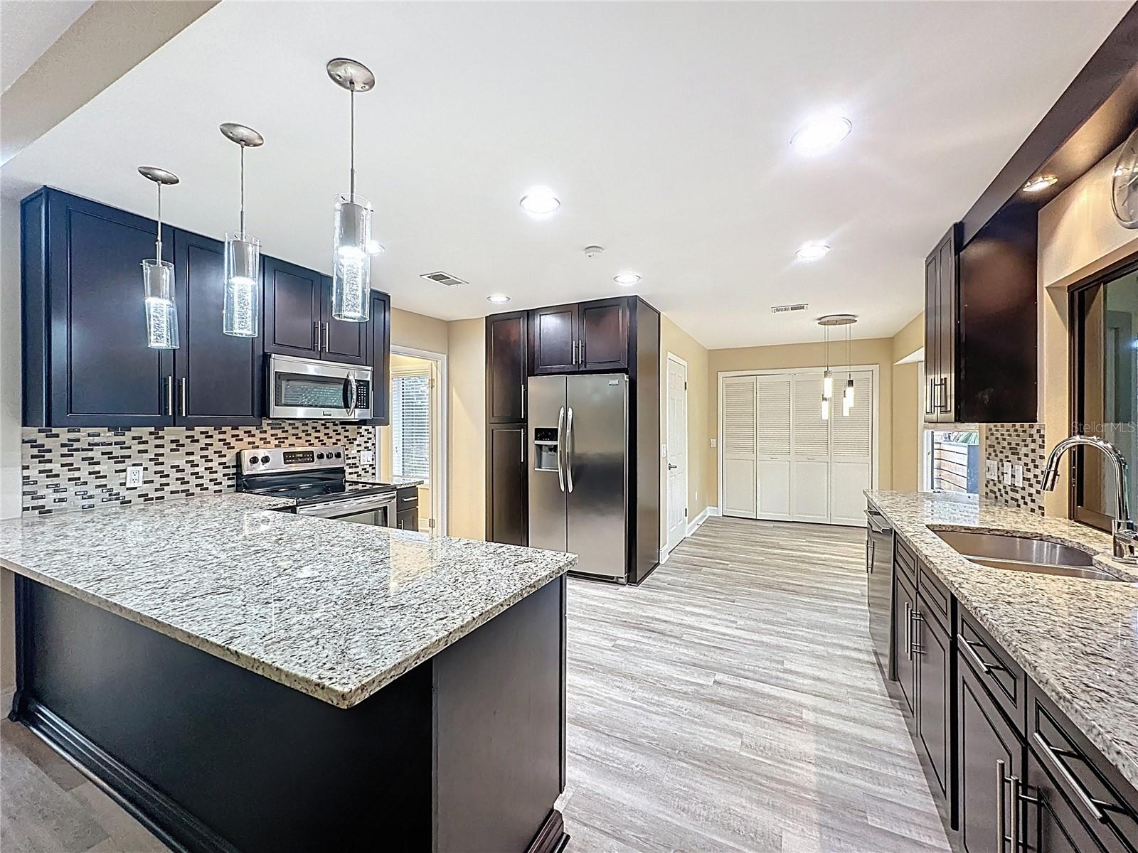 Image 21 of 92 For 6846 Lake View Drive