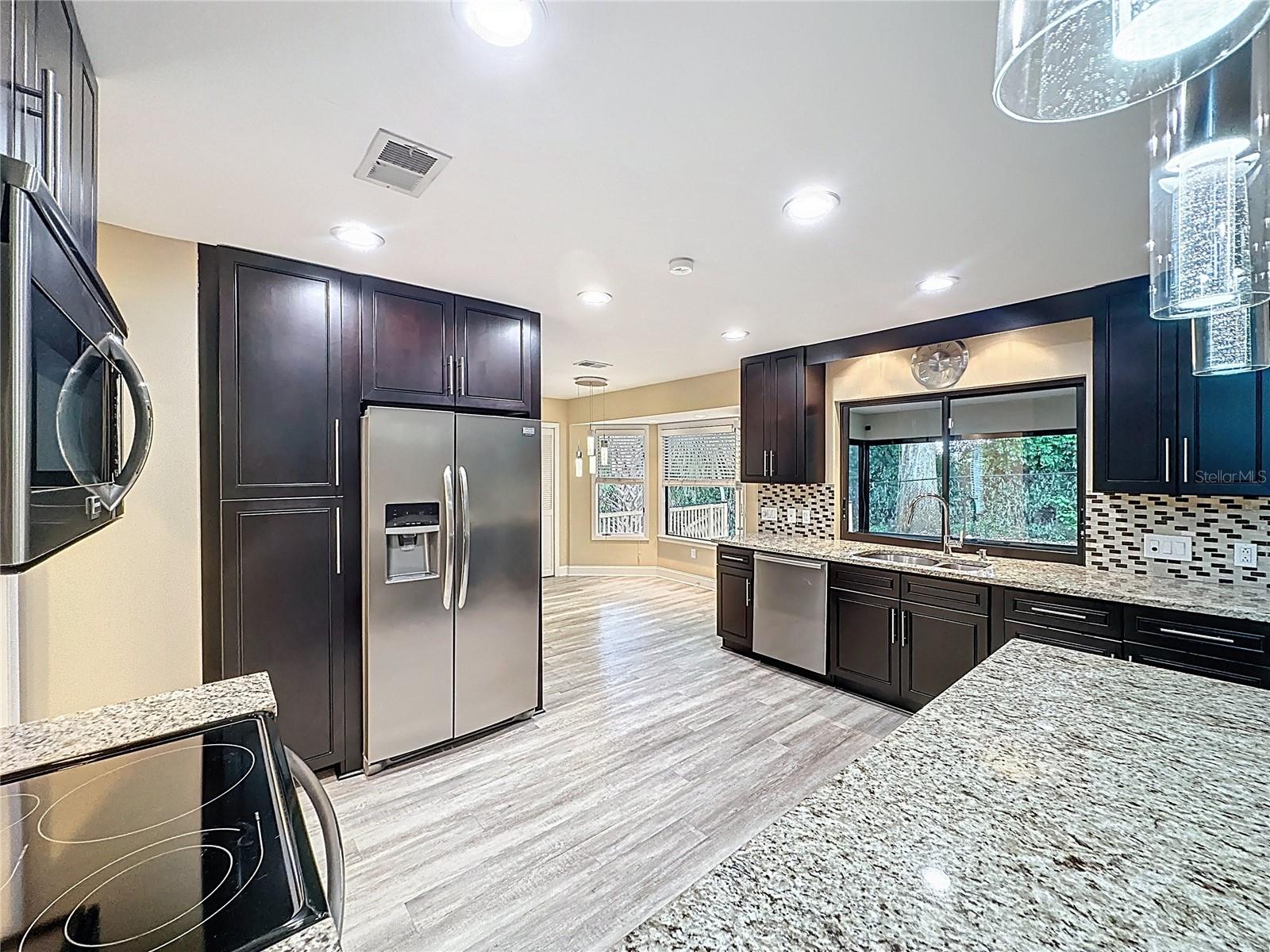 Image 22 of 92 For 6846 Lake View Drive