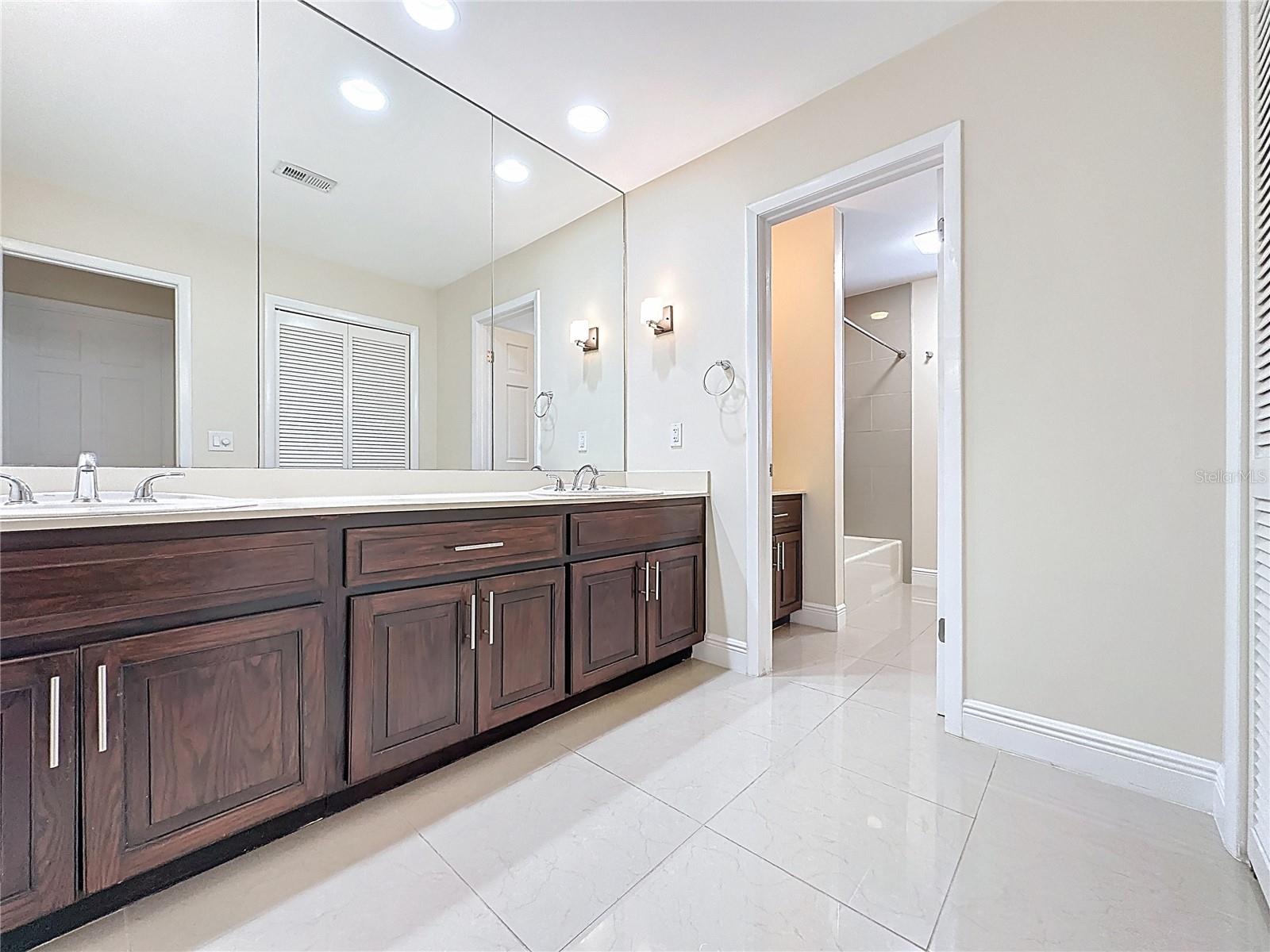 Image 34 of 92 For 6846 Lake View Drive